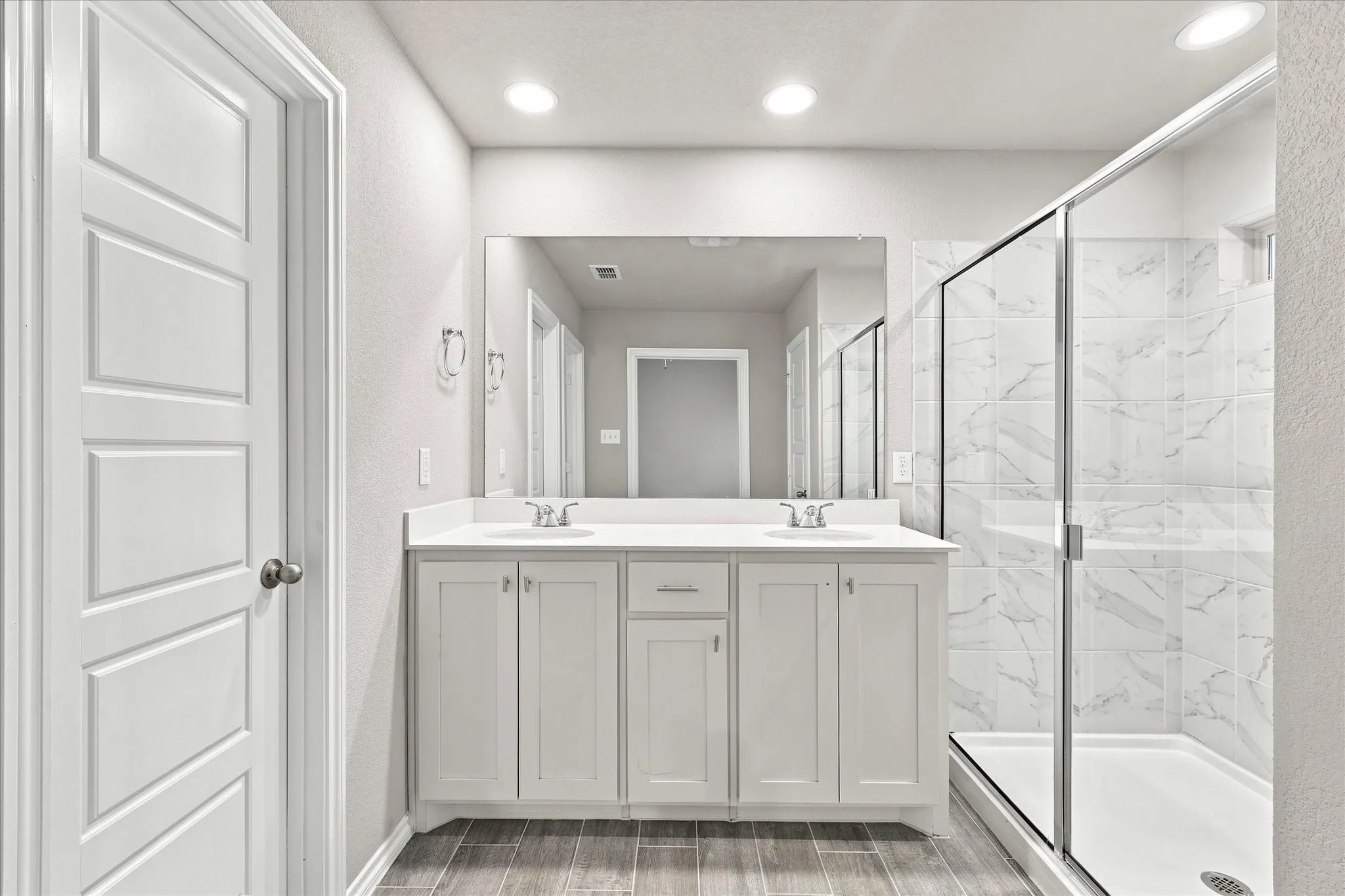 Single Family Residence For Rent in Ellis County , 355 Freestall Drive, Midlothian, Texas 76065, 4 Bedroom, 2 Bathroom, 2 Garage spaces, 1,940 Sqft, built in 2024, mls#21367420, Real Estate Agent in Midlothian, Homes For Rent in Ellis county, Homes For Rent in Midlothian, Realtor in Midlothian Texas, Real Estate Brokerage Independent Realty Texas, Luminita Cordes Realtor