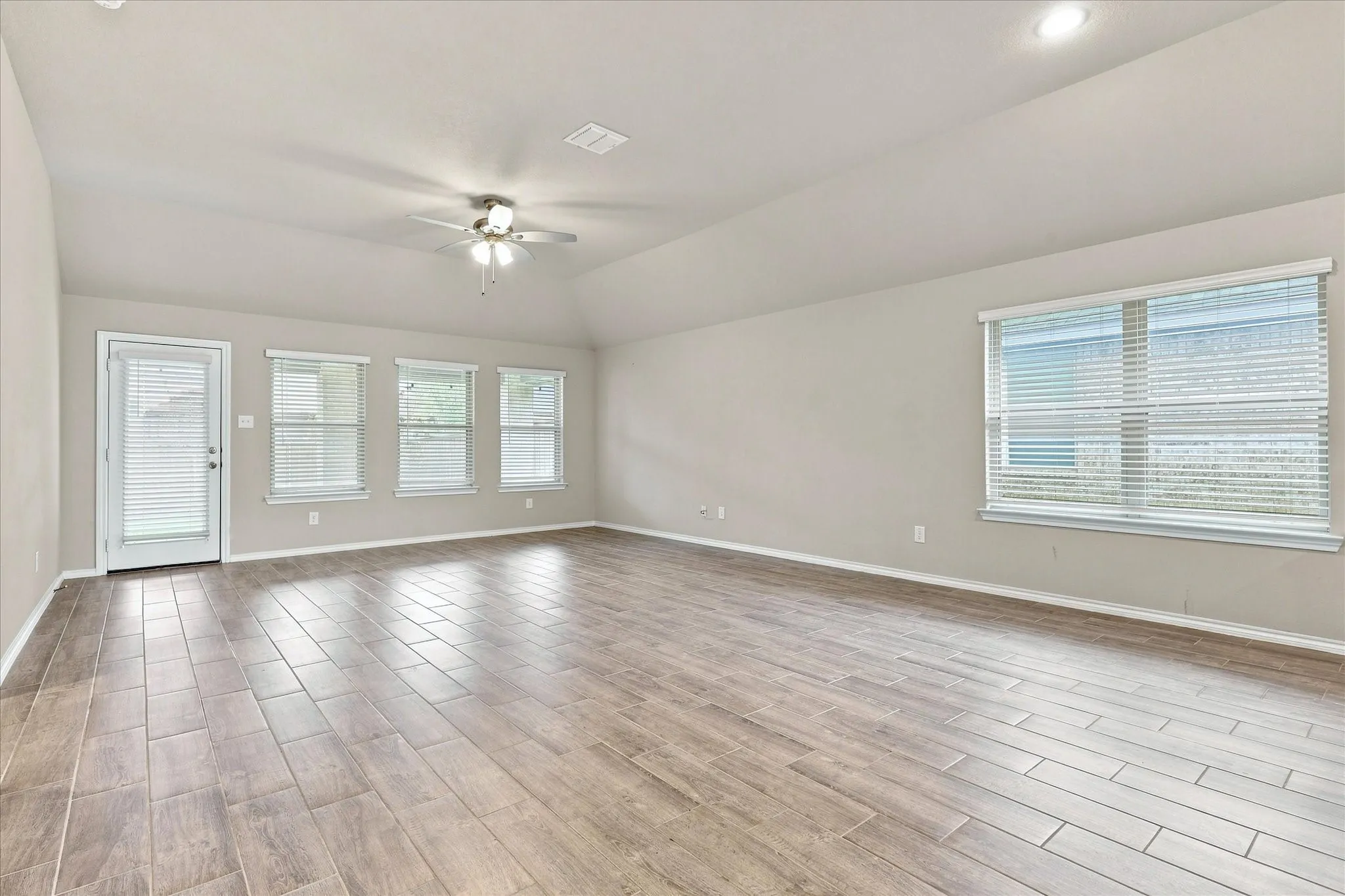 Single Family Residence For Rent in Ellis County , 355 Freestall Drive, Midlothian, Texas 76065, 4 Bedroom, 2 Bathroom, 2 Garage spaces, 1,940 Sqft, built in 2024, mls#21367420, Real Estate Agent in Midlothian, Homes For Rent in Ellis county, Homes For Rent in Midlothian, Realtor in Midlothian Texas, Real Estate Brokerage Independent Realty Texas, Luminita Cordes Realtor