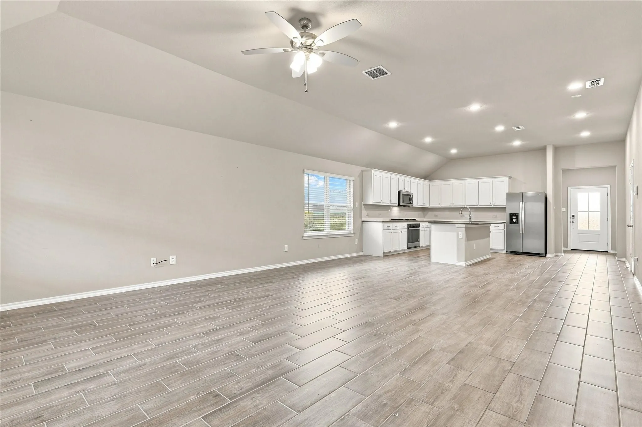Single Family Residence For Rent in Ellis County , 355 Freestall Drive, Midlothian, Texas 76065, 4 Bedroom, 2 Bathroom, 2 Garage spaces, 1,940 Sqft, built in 2024, mls#21367420, Real Estate Agent in Midlothian, Homes For Rent in Ellis county, Homes For Rent in Midlothian, Realtor in Midlothian Texas, Real Estate Brokerage Independent Realty Texas, Luminita Cordes Realtor