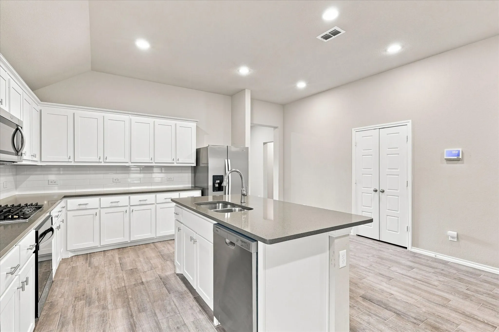 Single Family Residence For Rent in Ellis County , 355 Freestall Drive, Midlothian, Texas 76065, 4 Bedroom, 2 Bathroom, 2 Garage spaces, 1,940 Sqft, built in 2024, mls#21367420, Real Estate Agent in Midlothian, Homes For Rent in Ellis county, Homes For Rent in Midlothian, Realtor in Midlothian Texas, Real Estate Brokerage Independent Realty Texas, Luminita Cordes Realtor