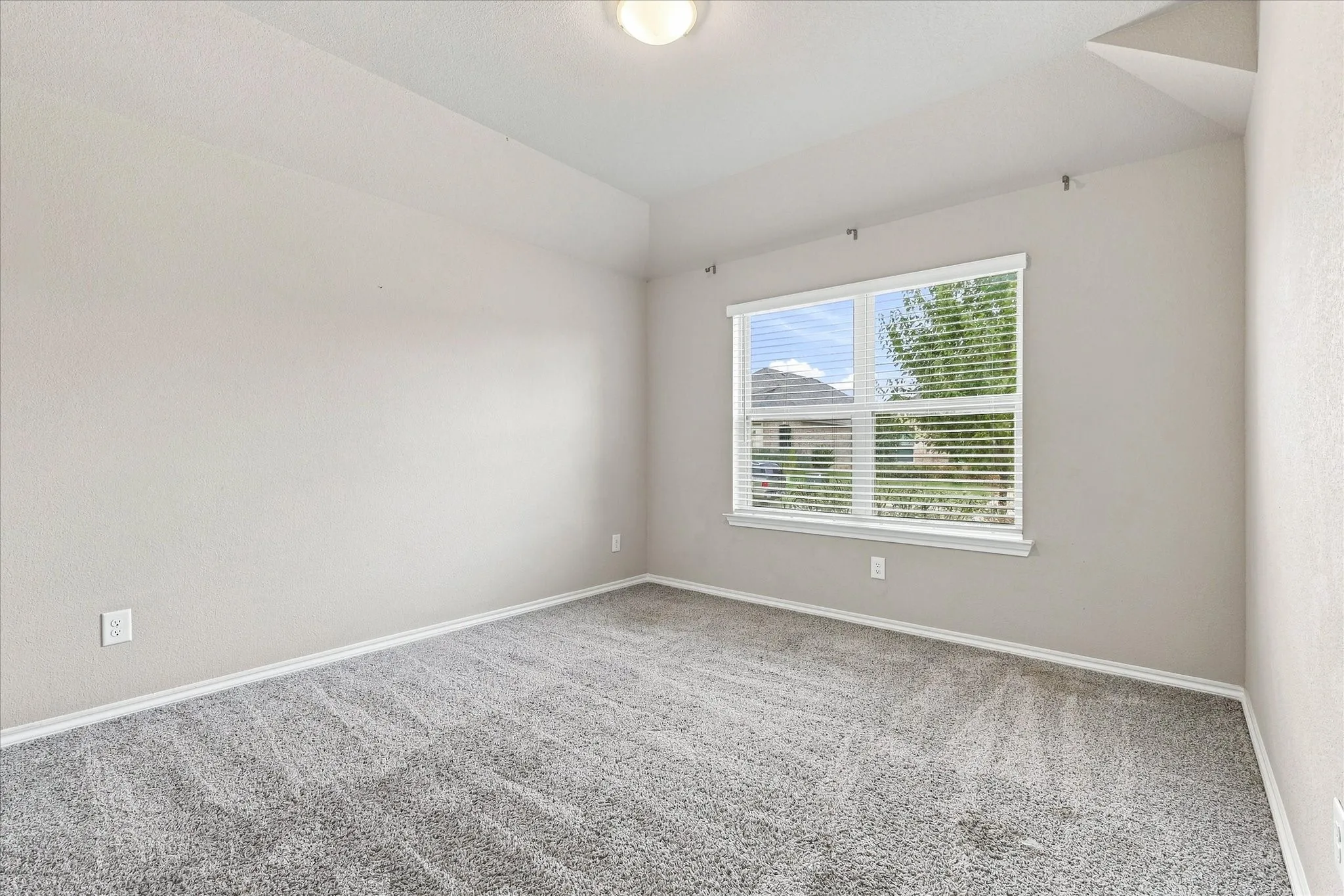 Single Family Residence For Rent in Ellis County , 355 Freestall Drive, Midlothian, Texas 76065, 4 Bedroom, 2 Bathroom, 2 Garage spaces, 1,940 Sqft, built in 2024, mls#21367420, Real Estate Agent in Midlothian, Homes For Rent in Ellis county, Homes For Rent in Midlothian, Realtor in Midlothian Texas, Real Estate Brokerage Independent Realty Texas, Luminita Cordes Realtor