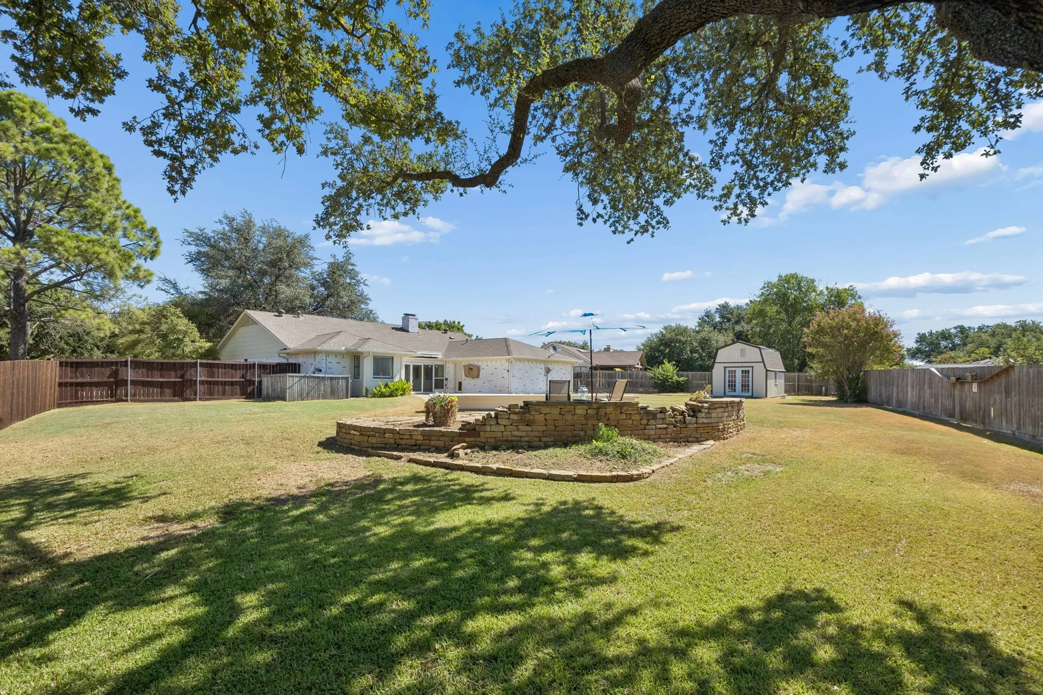 Single Family Residence For Sale in Denton County , 317 Pebble Knoll, Highland Village, Texas 75077, 4 Bedroom, 3 Bathroom, 2 Garage spaces, 2,459 Sqft, built in 1980, mls#21364111, Real Estate Agent in Highland Village, Homes For Sale in Denton county, Homes For Sale in Highland Village, Realtor in Highland Village Texas, Real Estate Brokerage Independent Realty Texas, Luminita Cordes Realtor