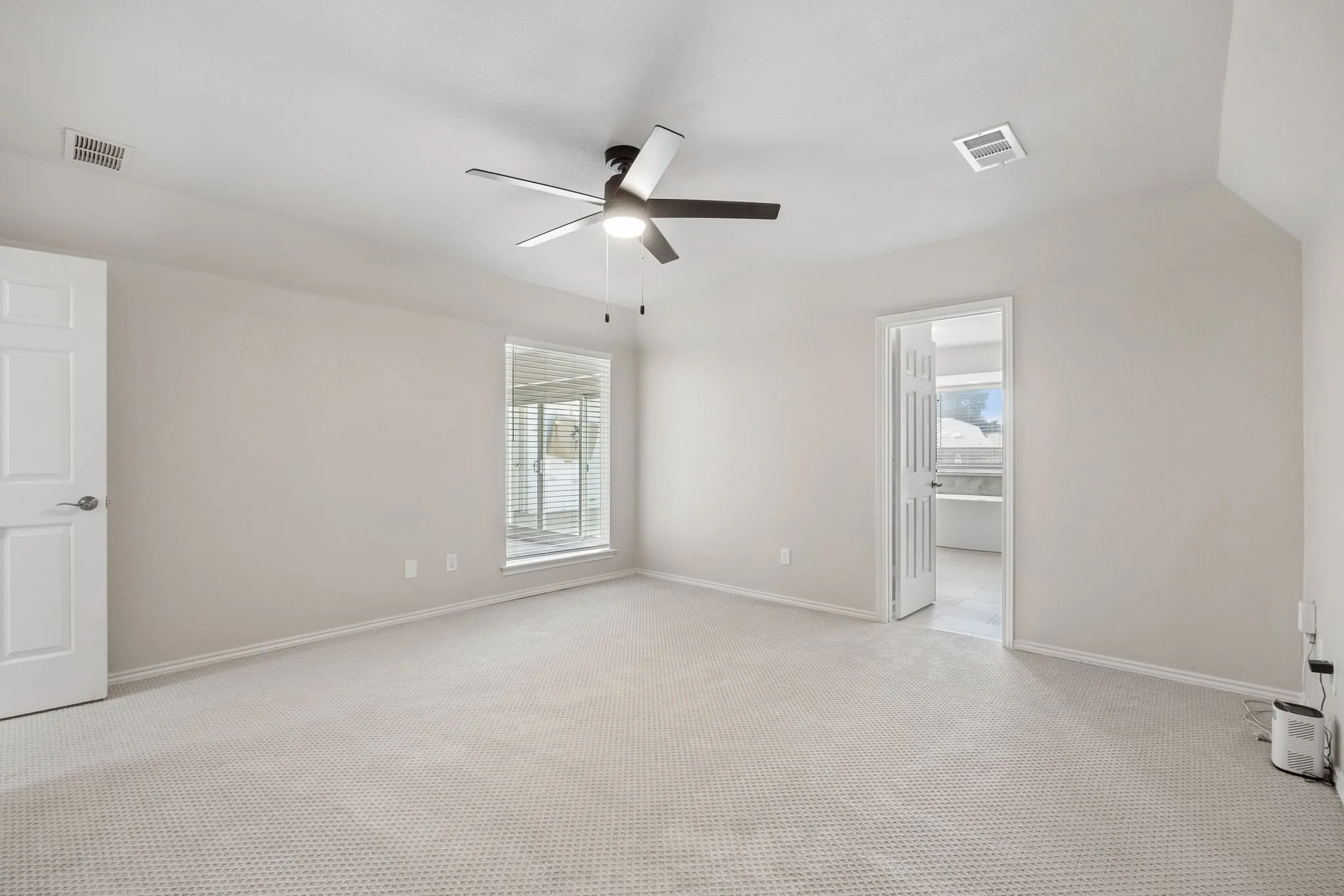 Single Family Residence For Sale in Denton County , 317 Pebble Knoll, Highland Village, Texas 75077, 4 Bedroom, 3 Bathroom, 2 Garage spaces, 2,459 Sqft, built in 1980, mls#21364111, Real Estate Agent in Highland Village, Homes For Sale in Denton county, Homes For Sale in Highland Village, Realtor in Highland Village Texas, Real Estate Brokerage Independent Realty Texas, Luminita Cordes Realtor