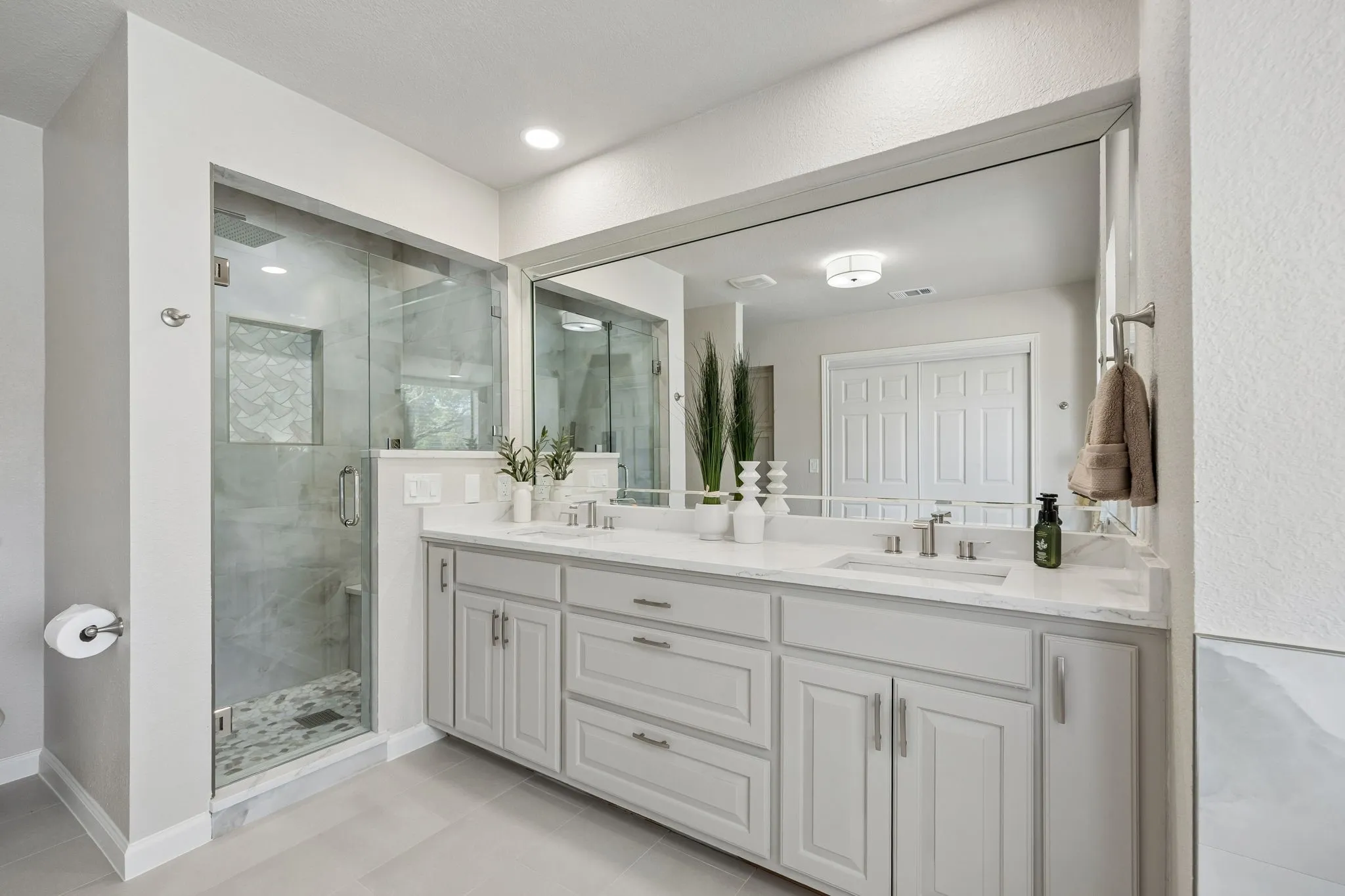 Single Family Residence For Sale in Denton County , 317 Pebble Knoll, Highland Village, Texas 75077, 4 Bedroom, 3 Bathroom, 2 Garage spaces, 2,459 Sqft, built in 1980, mls#21364111, Real Estate Agent in Highland Village, Homes For Sale in Denton county, Homes For Sale in Highland Village, Realtor in Highland Village Texas, Real Estate Brokerage Independent Realty Texas, Luminita Cordes Realtor