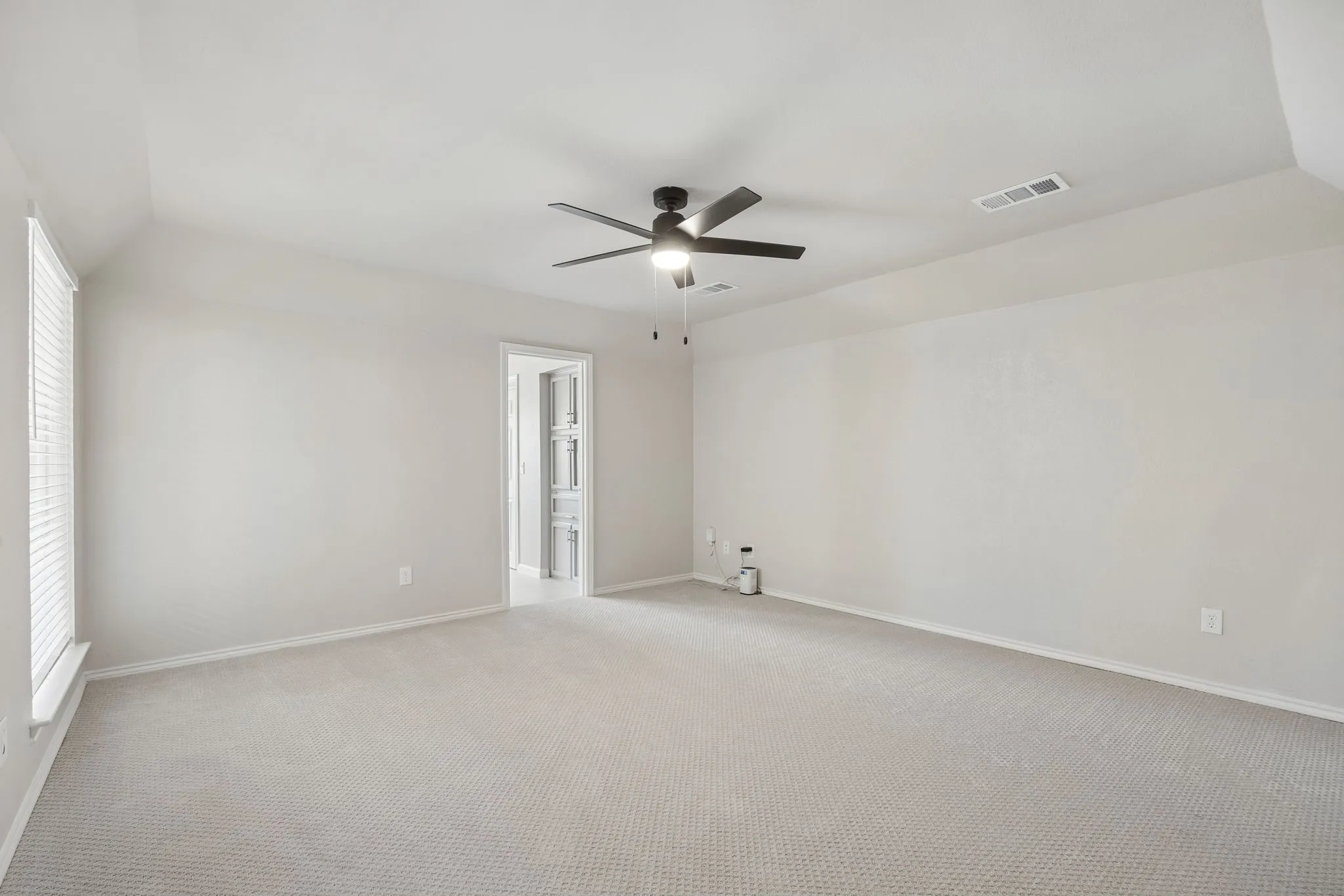 Single Family Residence For Sale in Denton County , 317 Pebble Knoll, Highland Village, Texas 75077, 4 Bedroom, 3 Bathroom, 2 Garage spaces, 2,459 Sqft, built in 1980, mls#21364111, Real Estate Agent in Highland Village, Homes For Sale in Denton county, Homes For Sale in Highland Village, Realtor in Highland Village Texas, Real Estate Brokerage Independent Realty Texas, Luminita Cordes Realtor