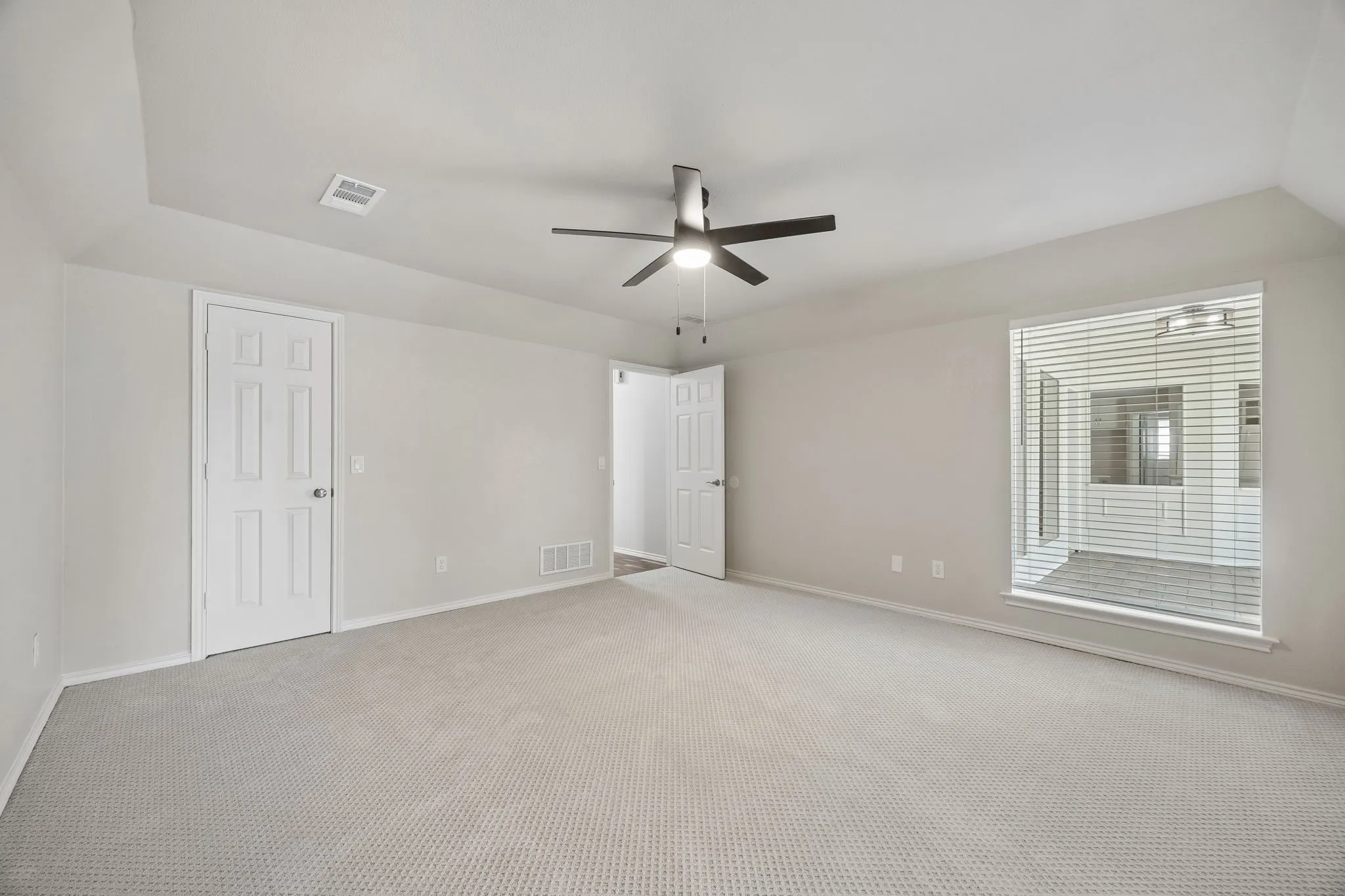 Single Family Residence For Sale in Denton County , 317 Pebble Knoll, Highland Village, Texas 75077, 4 Bedroom, 3 Bathroom, 2 Garage spaces, 2,459 Sqft, built in 1980, mls#21364111, Real Estate Agent in Highland Village, Homes For Sale in Denton county, Homes For Sale in Highland Village, Realtor in Highland Village Texas, Real Estate Brokerage Independent Realty Texas, Luminita Cordes Realtor