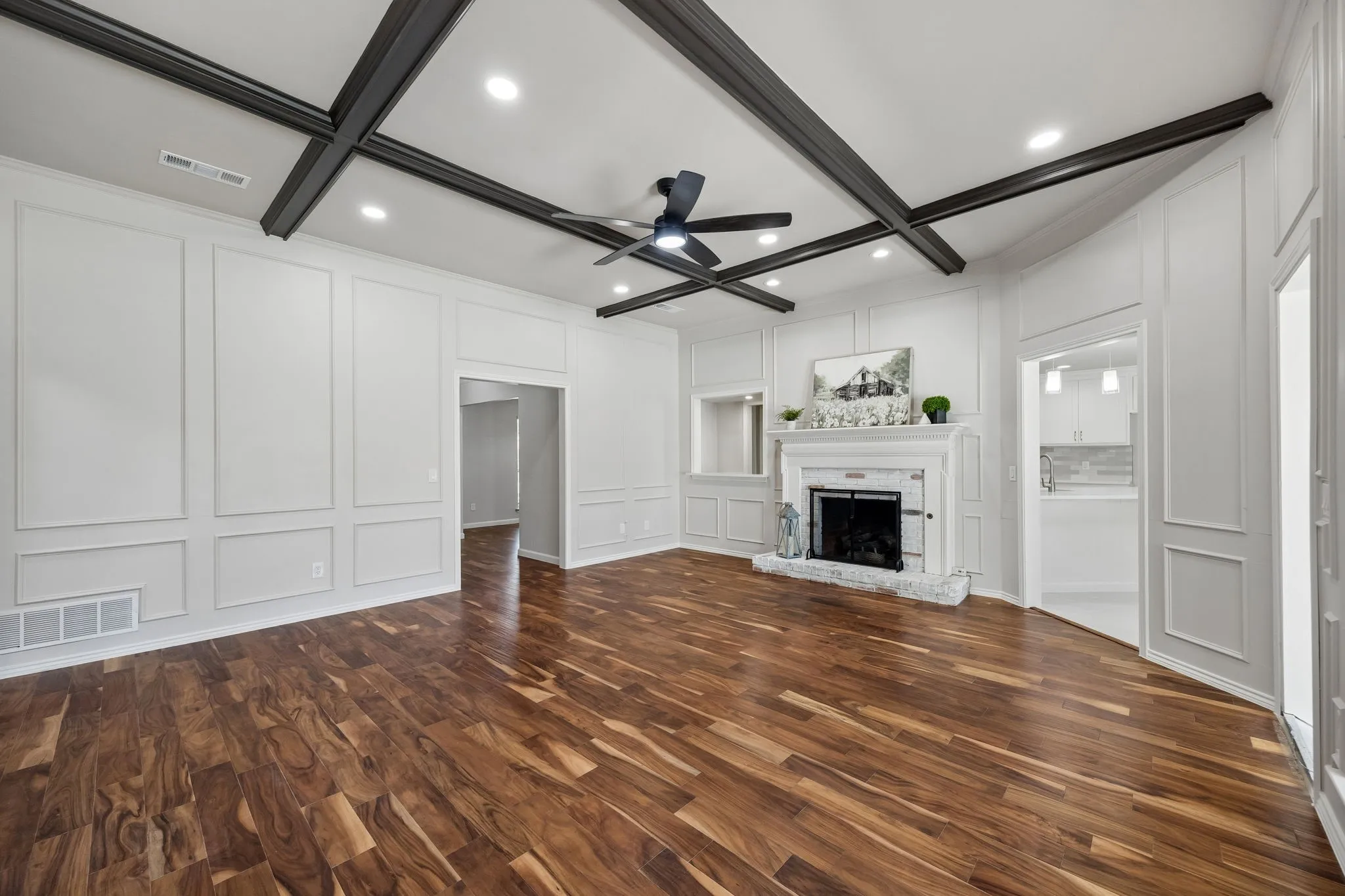 Single Family Residence For Sale in Denton County , 317 Pebble Knoll, Highland Village, Texas 75077, 4 Bedroom, 3 Bathroom, 2 Garage spaces, 2,459 Sqft, built in 1980, mls#21364111, Real Estate Agent in Highland Village, Homes For Sale in Denton county, Homes For Sale in Highland Village, Realtor in Highland Village Texas, Real Estate Brokerage Independent Realty Texas, Luminita Cordes Realtor