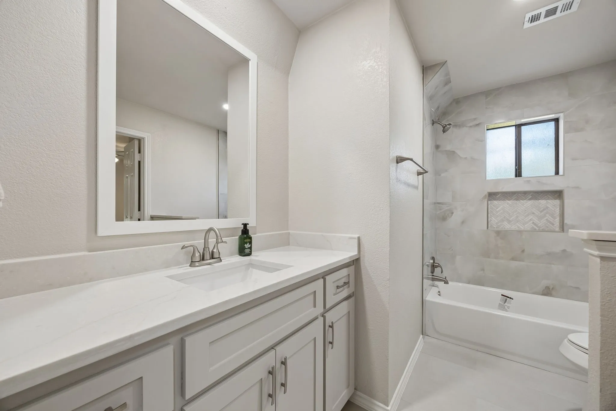 Single Family Residence For Sale in Denton County , 317 Pebble Knoll, Highland Village, Texas 75077, 4 Bedroom, 3 Bathroom, 2 Garage spaces, 2,459 Sqft, built in 1980, mls#21364111, Real Estate Agent in Highland Village, Homes For Sale in Denton county, Homes For Sale in Highland Village, Realtor in Highland Village Texas, Real Estate Brokerage Independent Realty Texas, Luminita Cordes Realtor
