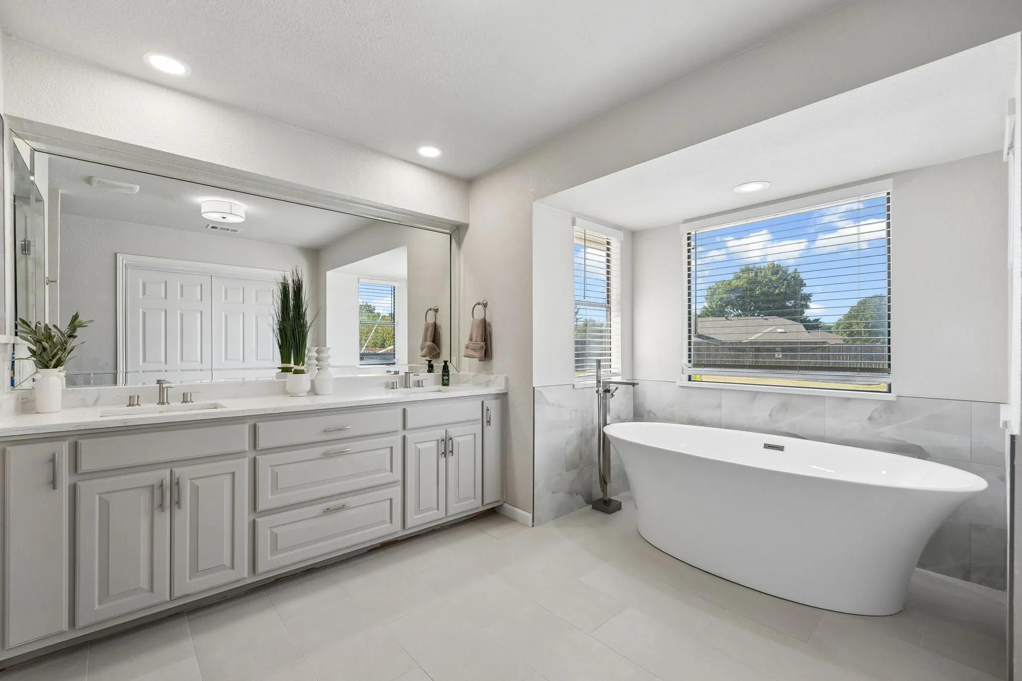 Single Family Residence For Sale in Denton County , 317 Pebble Knoll, Highland Village, Texas 75077, 4 Bedroom, 3 Bathroom, 2 Garage spaces, 2,459 Sqft, built in 1980, mls#21364111, Real Estate Agent in Highland Village, Homes For Sale in Denton county, Homes For Sale in Highland Village, Realtor in Highland Village Texas, Real Estate Brokerage Independent Realty Texas, Luminita Cordes Realtor