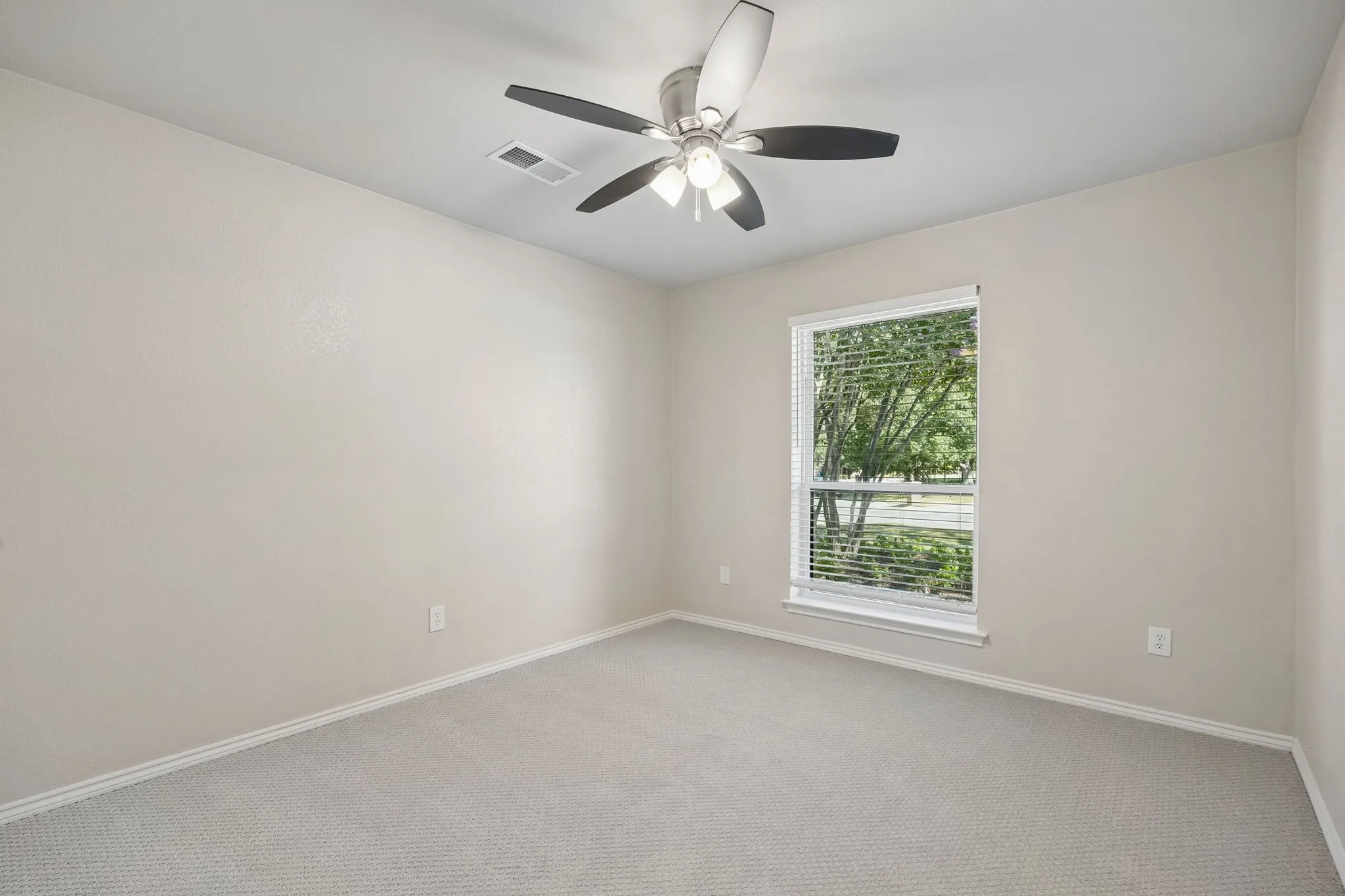 Single Family Residence For Sale in Denton County , 317 Pebble Knoll, Highland Village, Texas 75077, 4 Bedroom, 3 Bathroom, 2 Garage spaces, 2,459 Sqft, built in 1980, mls#21364111, Real Estate Agent in Highland Village, Homes For Sale in Denton county, Homes For Sale in Highland Village, Realtor in Highland Village Texas, Real Estate Brokerage Independent Realty Texas, Luminita Cordes Realtor