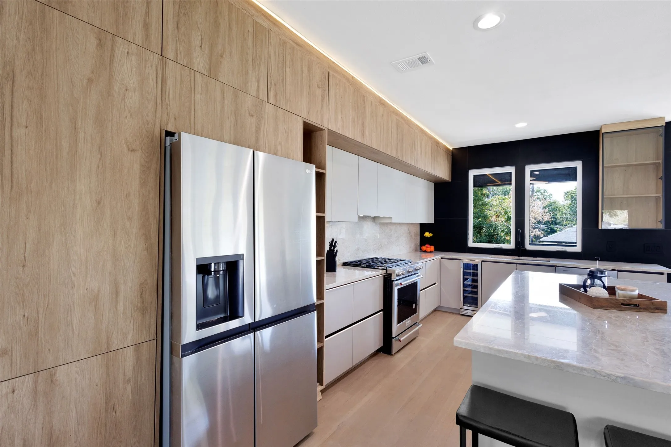 Integrated stainless steel refrigerator