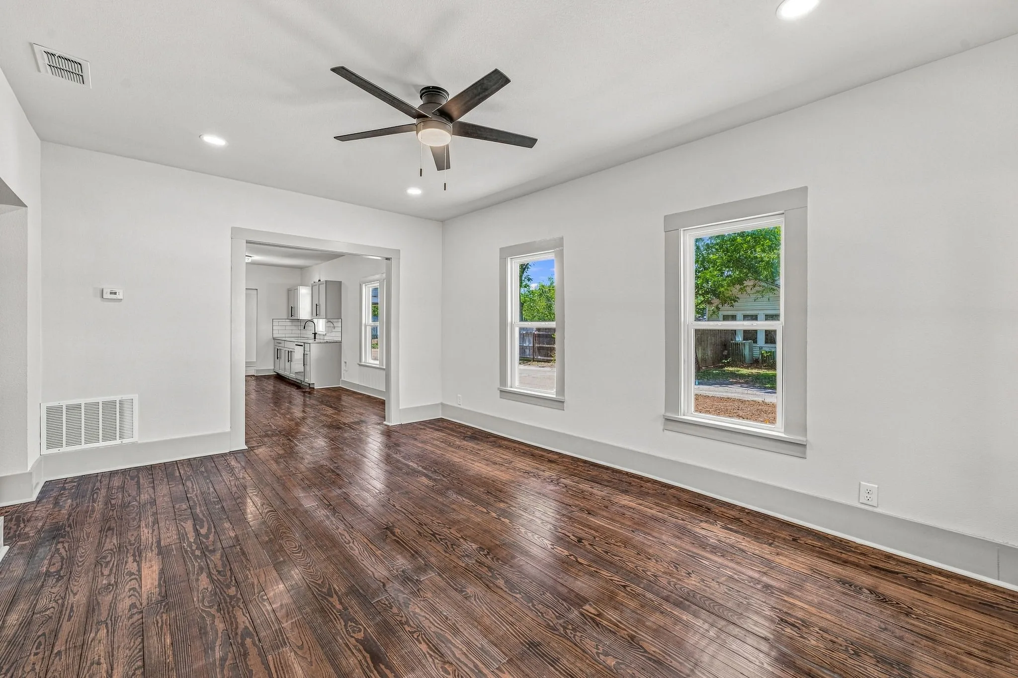 Single Family Residence For Sale in Young County , 910 3rd Street, Graham, Texas 76450, 2 Bedroom, 1 Bathroom, 1 Garage spaces, 1,104 Sqft, built in 1960, mls#21367400, Real Estate Agent in Graham, Homes For Sale in Young county, Homes For Sale in Graham, Realtor in Graham Texas, Real Estate Brokerage Independent Realty Texas, Luminita Cordes Realtor
