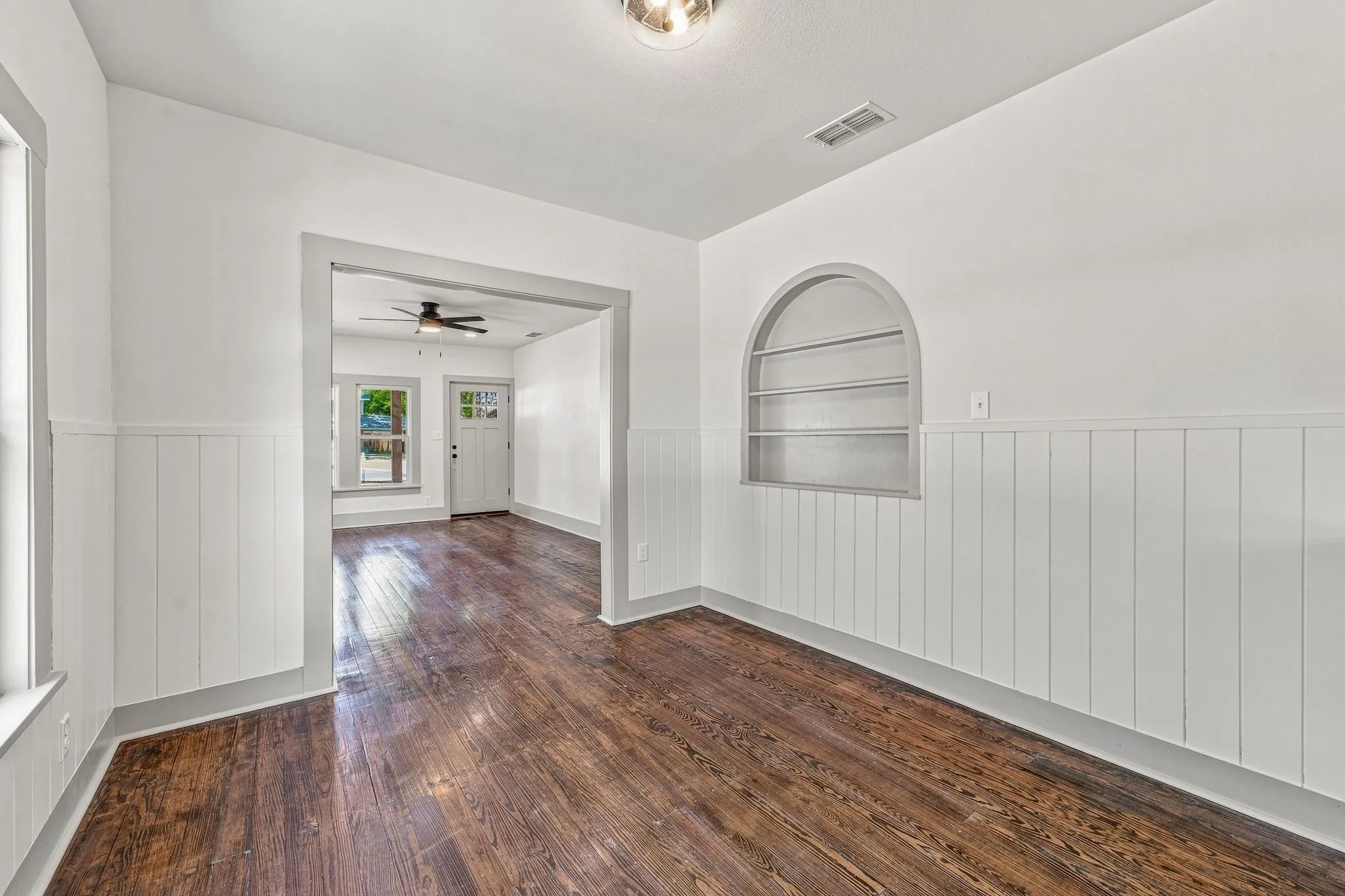 Single Family Residence For Sale in Young County , 910 3rd Street, Graham, Texas 76450, 2 Bedroom, 1 Bathroom, 1 Garage spaces, 1,104 Sqft, built in 1960, mls#21367400, Real Estate Agent in Graham, Homes For Sale in Young county, Homes For Sale in Graham, Realtor in Graham Texas, Real Estate Brokerage Independent Realty Texas, Luminita Cordes Realtor