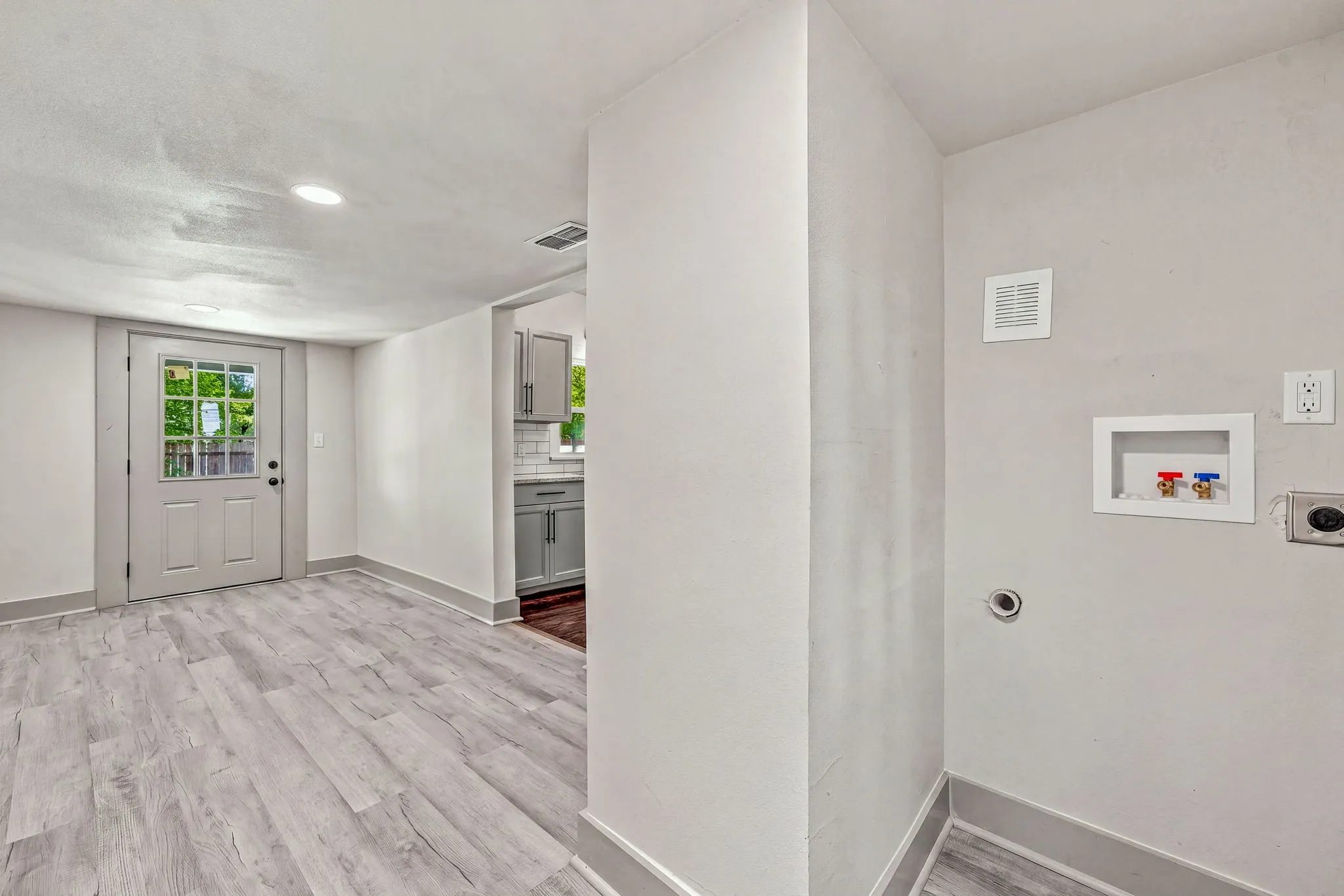 Single Family Residence For Sale in Young County , 910 3rd Street, Graham, Texas 76450, 2 Bedroom, 1 Bathroom, 1 Garage spaces, 1,104 Sqft, built in 1960, mls#21367400, Real Estate Agent in Graham, Homes For Sale in Young county, Homes For Sale in Graham, Realtor in Graham Texas, Real Estate Brokerage Independent Realty Texas, Luminita Cordes Realtor