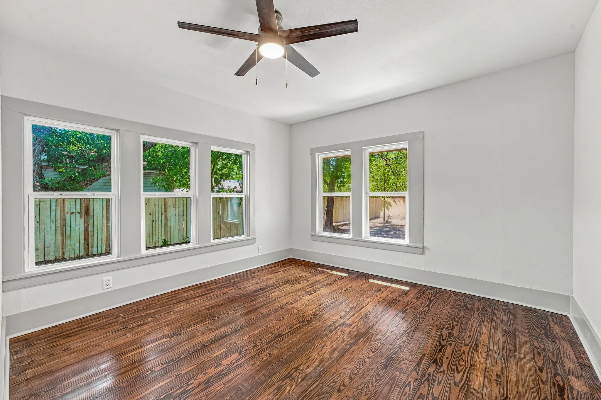 Single Family Residence For Sale in Young County , 910 3rd Street, Graham, Texas 76450, 2 Bedroom, 1 Bathroom, 1 Garage spaces, 1,104 Sqft, built in 1960, mls#21367400, Real Estate Agent in Graham, Homes For Sale in Young county, Homes For Sale in Graham, Realtor in Graham Texas, Real Estate Brokerage Independent Realty Texas, Luminita Cordes Realtor
