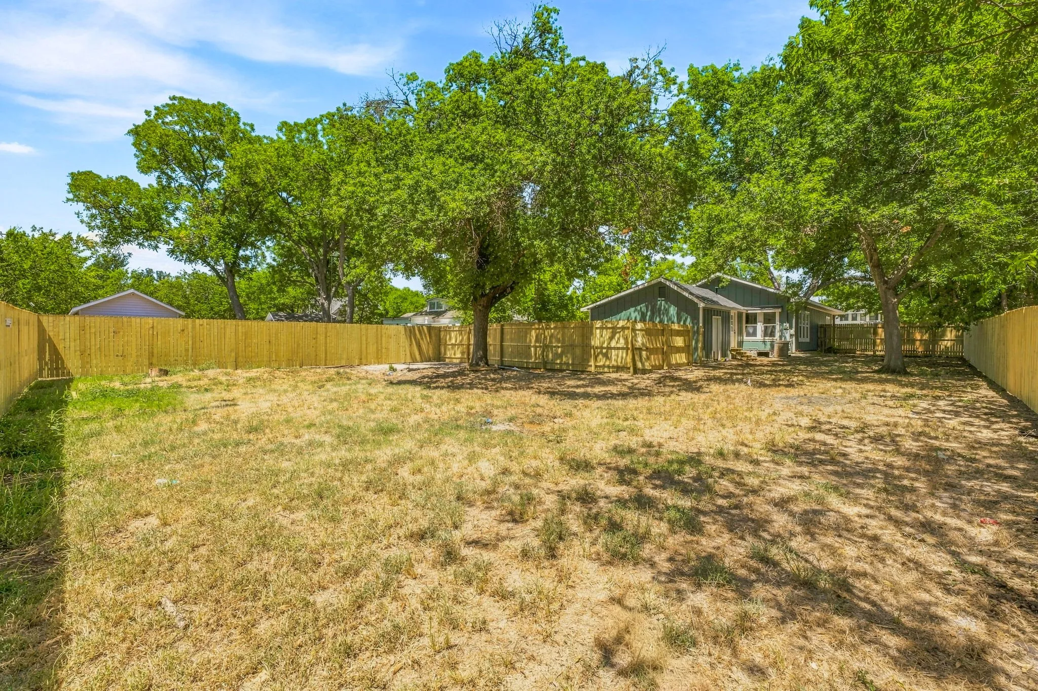 Single Family Residence For Sale in Young County , 910 3rd Street, Graham, Texas 76450, 2 Bedroom, 1 Bathroom, 1 Garage spaces, 1,104 Sqft, built in 1960, mls#21367400, Real Estate Agent in Graham, Homes For Sale in Young county, Homes For Sale in Graham, Realtor in Graham Texas, Real Estate Brokerage Independent Realty Texas, Luminita Cordes Realtor