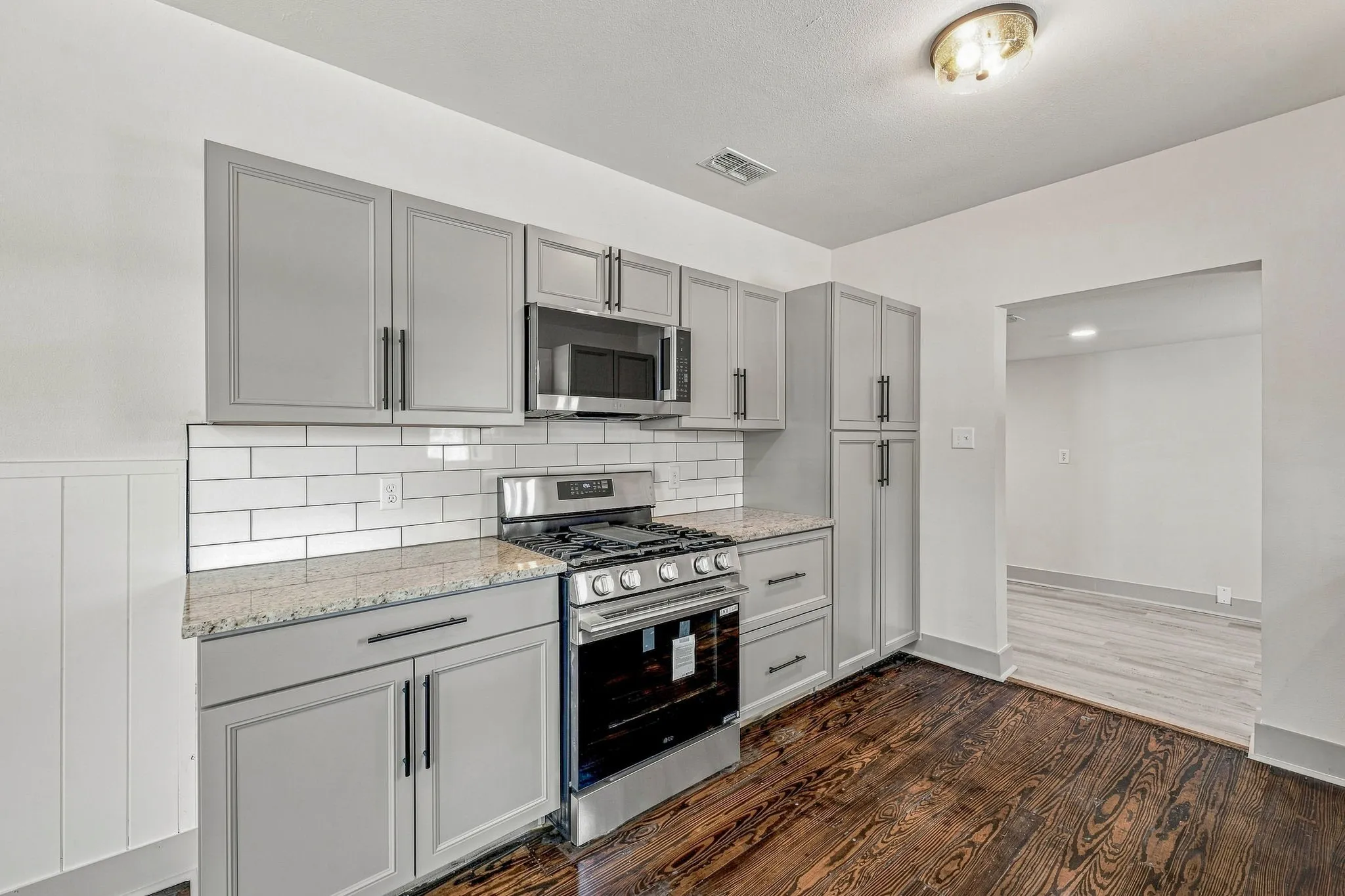Single Family Residence For Sale in Young County , 910 3rd Street, Graham, Texas 76450, 2 Bedroom, 1 Bathroom, 1 Garage spaces, 1,104 Sqft, built in 1960, mls#21367400, Real Estate Agent in Graham, Homes For Sale in Young county, Homes For Sale in Graham, Realtor in Graham Texas, Real Estate Brokerage Independent Realty Texas, Luminita Cordes Realtor