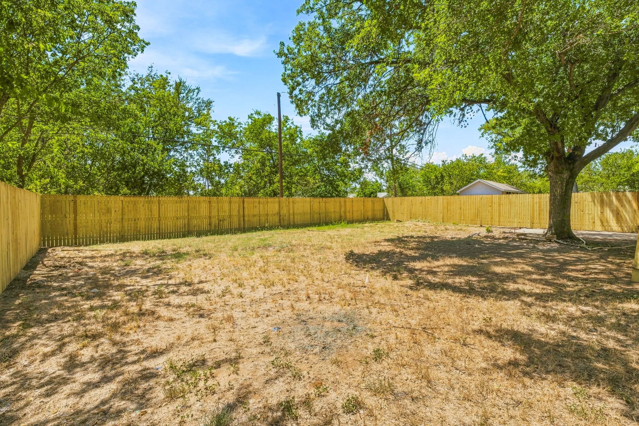 Single Family Residence For Sale in Young County , 910 3rd Street, Graham, Texas 76450, 2 Bedroom, 1 Bathroom, 1 Garage spaces, 1,104 Sqft, built in 1960, mls#21367400, Real Estate Agent in Graham, Homes For Sale in Young county, Homes For Sale in Graham, Realtor in Graham Texas, Real Estate Brokerage Independent Realty Texas, Luminita Cordes Realtor