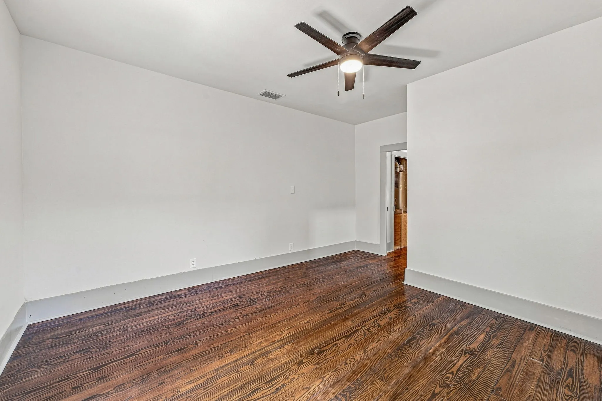Single Family Residence For Sale in Young County , 910 3rd Street, Graham, Texas 76450, 2 Bedroom, 1 Bathroom, 1 Garage spaces, 1,104 Sqft, built in 1960, mls#21367400, Real Estate Agent in Graham, Homes For Sale in Young county, Homes For Sale in Graham, Realtor in Graham Texas, Real Estate Brokerage Independent Realty Texas, Luminita Cordes Realtor