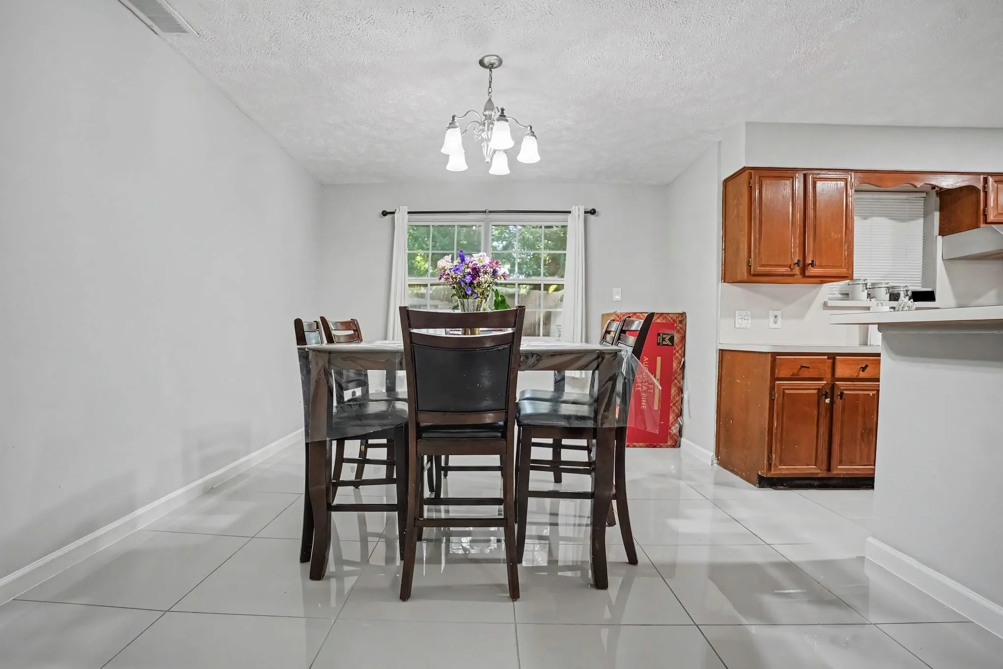 Single Family Residence For Sale in Dallas County , 618 Thrush Avenue, Duncanville, Texas 75116, 3 Bedroom, 2 Bathroom, 2 Garage spaces, 1,083 Sqft, built in 1963, mls#21367436, Real Estate Agent in Duncanville, Homes For Sale in Dallas county, Homes For Sale in Duncanville, Realtor in Duncanville Texas, Real Estate Brokerage Independent Realty Texas, Luminita Cordes Realtor