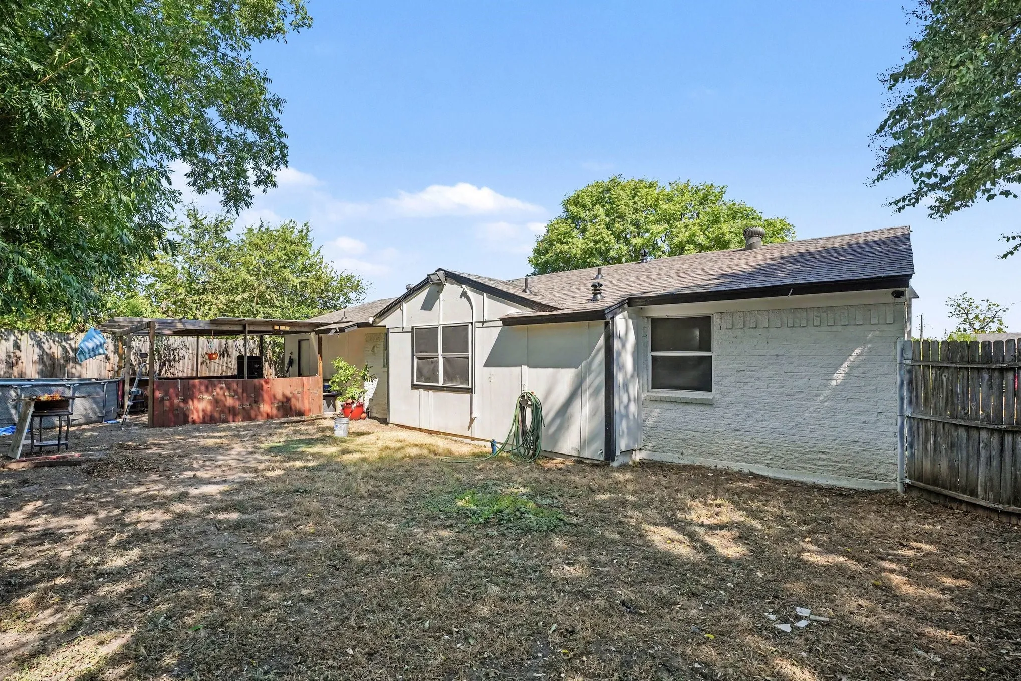Single Family Residence For Sale in Dallas County , 618 Thrush Avenue, Duncanville, Texas 75116, 3 Bedroom, 2 Bathroom, 2 Garage spaces, 1,083 Sqft, built in 1963, mls#21367436, Real Estate Agent in Duncanville, Homes For Sale in Dallas county, Homes For Sale in Duncanville, Realtor in Duncanville Texas, Real Estate Brokerage Independent Realty Texas, Luminita Cordes Realtor