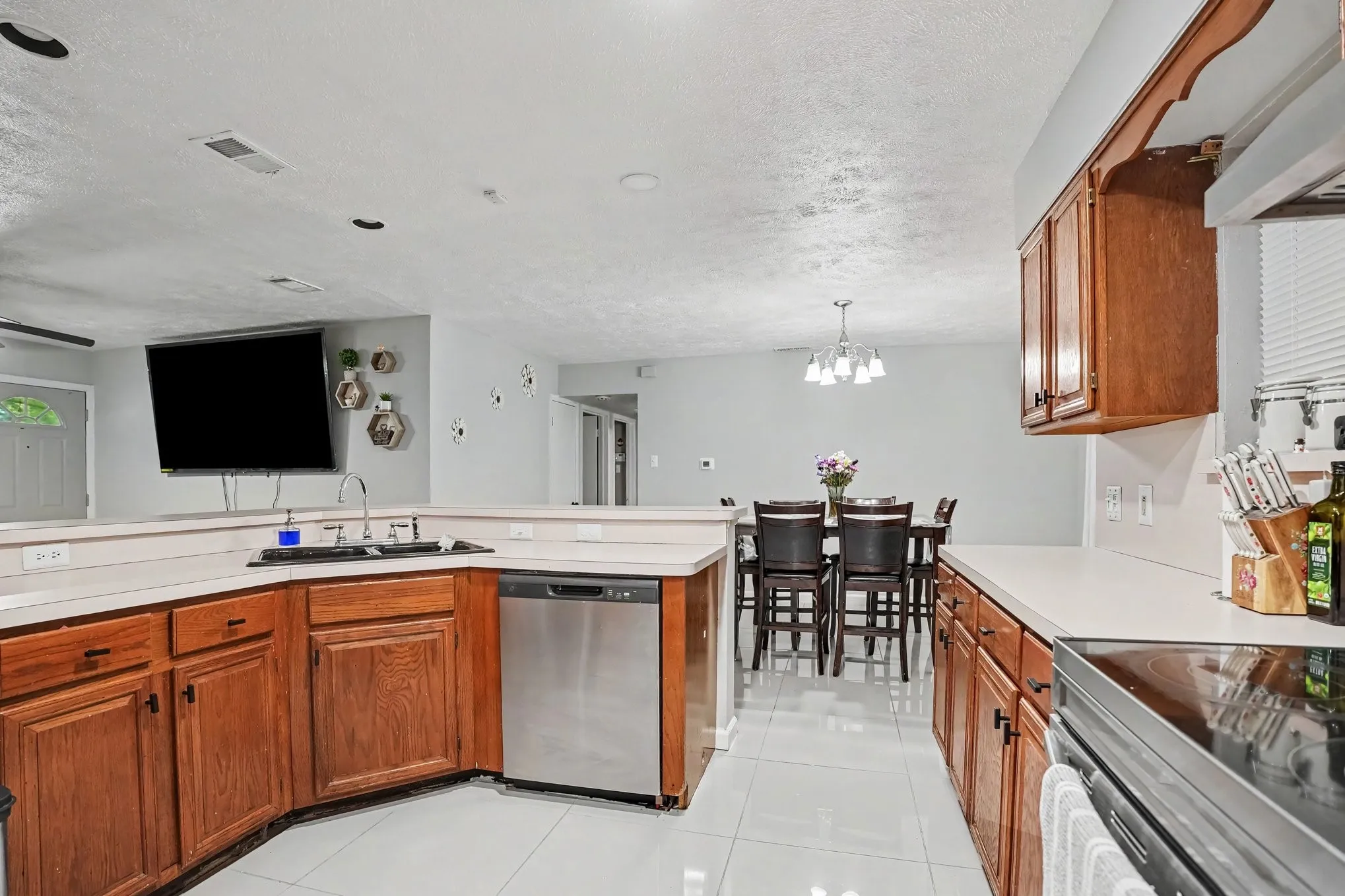 Single Family Residence For Sale in Dallas County , 618 Thrush Avenue, Duncanville, Texas 75116, 3 Bedroom, 2 Bathroom, 2 Garage spaces, 1,083 Sqft, built in 1963, mls#21367436, Real Estate Agent in Duncanville, Homes For Sale in Dallas county, Homes For Sale in Duncanville, Realtor in Duncanville Texas, Real Estate Brokerage Independent Realty Texas, Luminita Cordes Realtor