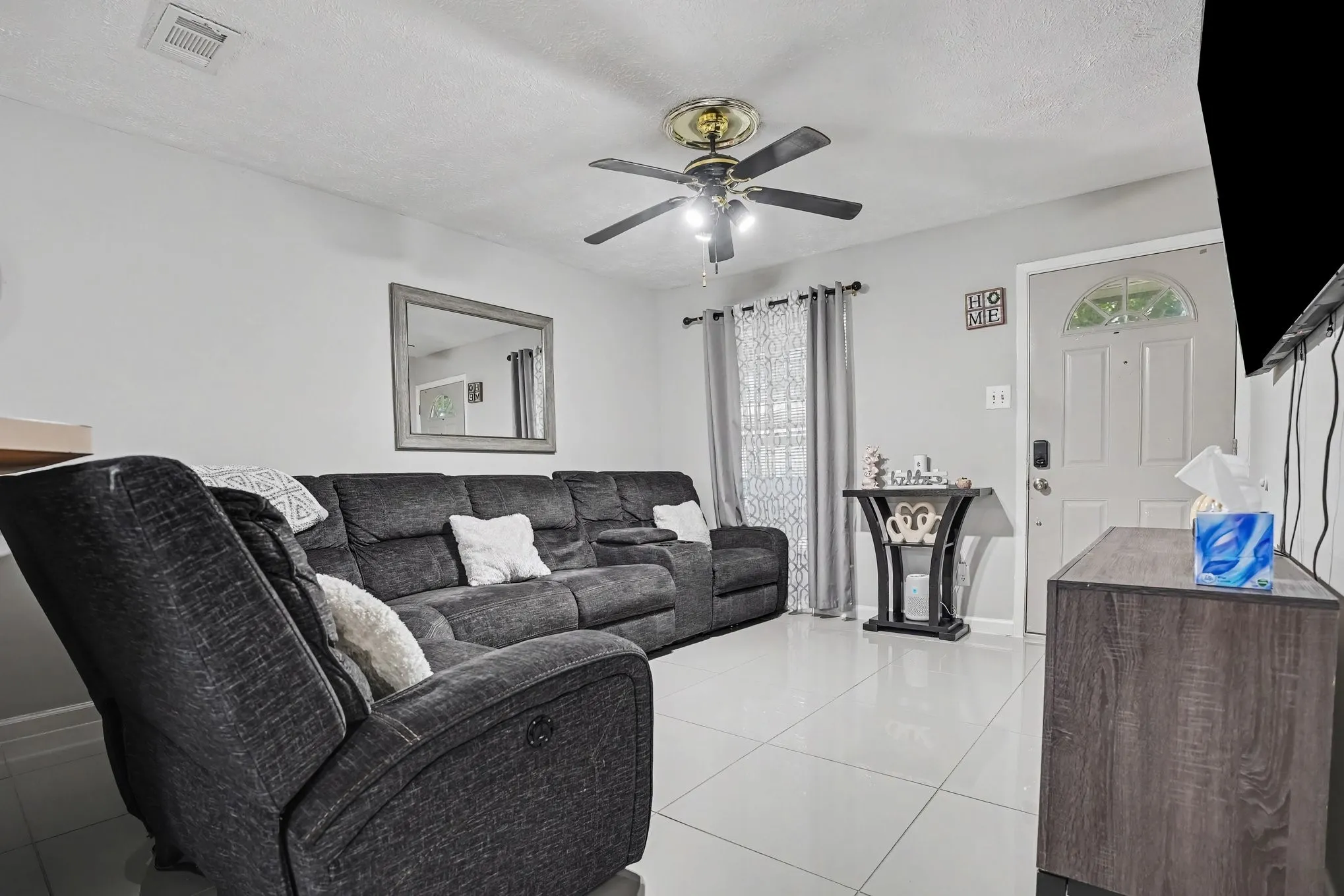 Single Family Residence For Sale in Dallas County , 618 Thrush Avenue, Duncanville, Texas 75116, 3 Bedroom, 2 Bathroom, 2 Garage spaces, 1,083 Sqft, built in 1963, mls#21367436, Real Estate Agent in Duncanville, Homes For Sale in Dallas county, Homes For Sale in Duncanville, Realtor in Duncanville Texas, Real Estate Brokerage Independent Realty Texas, Luminita Cordes Realtor