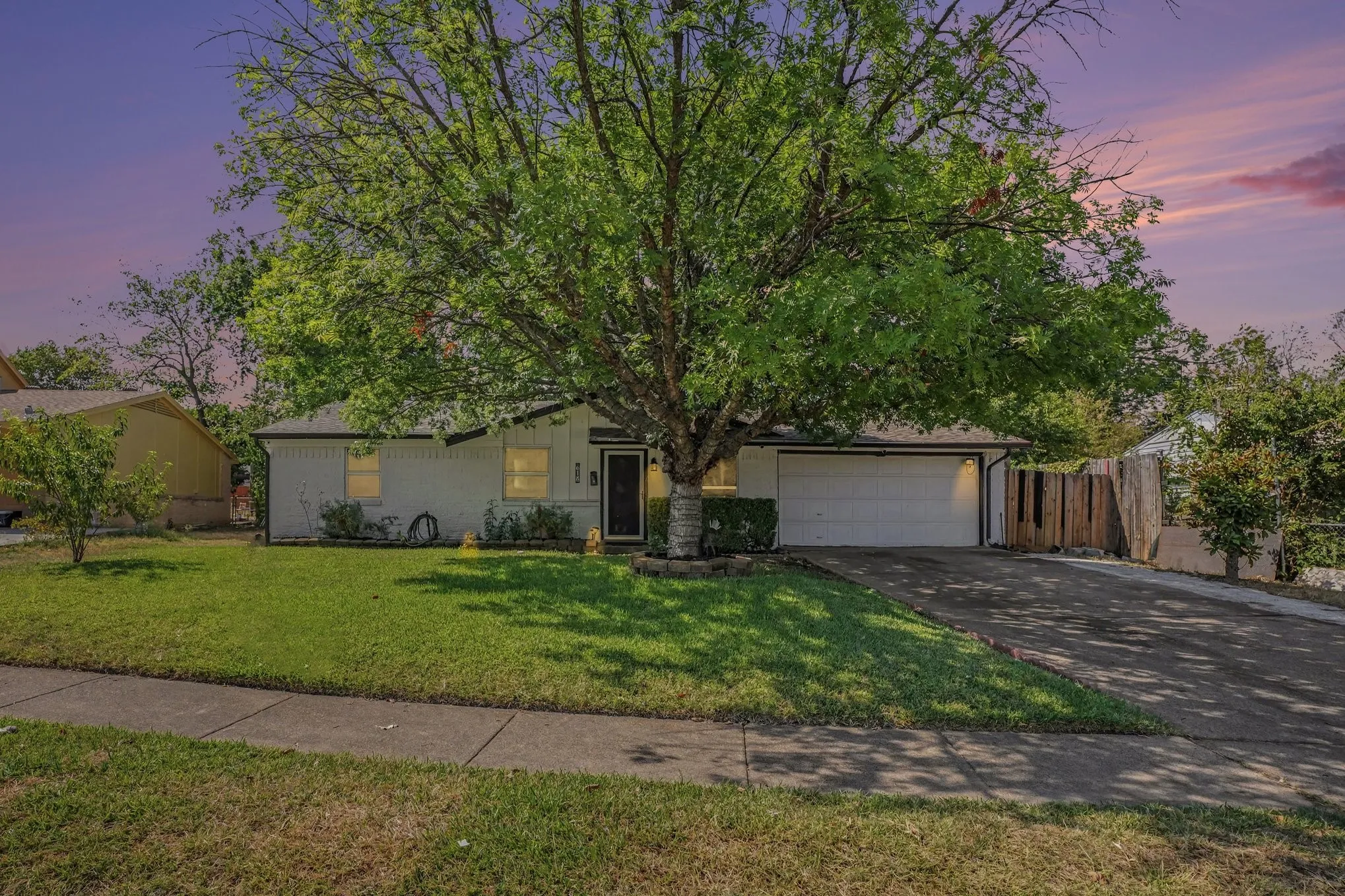 Single Family Residence For Sale in Dallas County , 618 Thrush Avenue, Duncanville, Texas 75116, 3 Bedroom, 2 Bathroom, 2 Garage spaces, 1,083 Sqft, built in 1963, mls#21367436, Real Estate Agent in Duncanville, Homes For Sale in Dallas county, Homes For Sale in Duncanville, Realtor in Duncanville Texas, Real Estate Brokerage Independent Realty Texas, Luminita Cordes Realtor