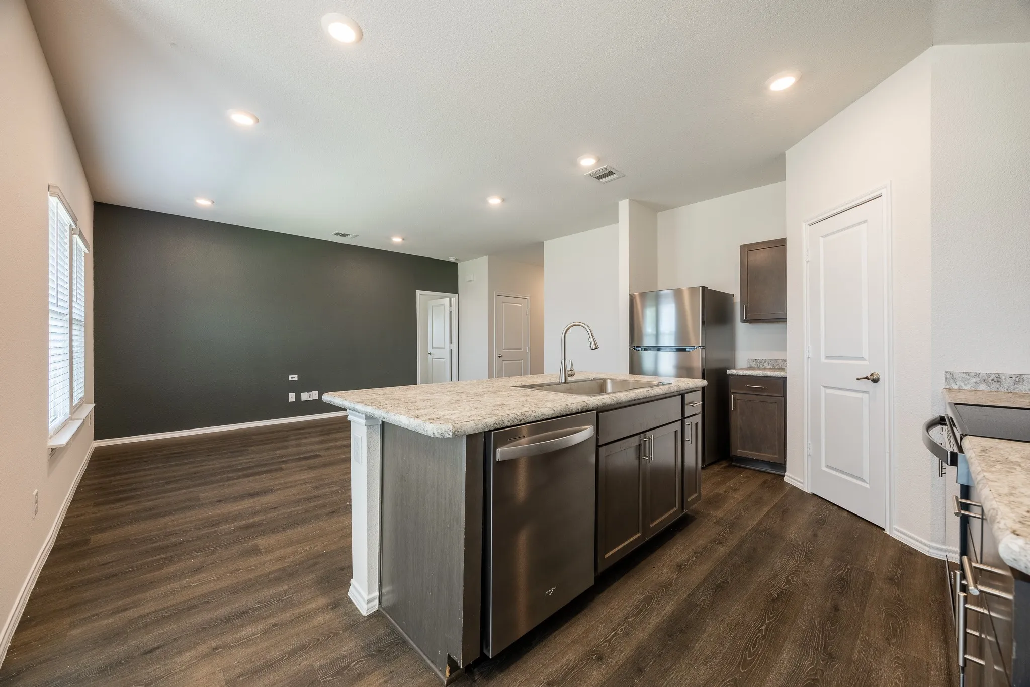 Single Family Residence For Sale in Kaufman County , 3002 Shetland Street, Forney, Texas 75126, 3 Bedroom, 2 Bathroom, 2 Garage spaces, 1,286 Sqft, built in 2020, mls#21367442, Real Estate Agent in Forney, Homes For Sale in Kaufman county, Homes For Sale in Forney, Realtor in Forney Texas, Real Estate Brokerage Independent Realty Texas, Luminita Cordes Realtor
