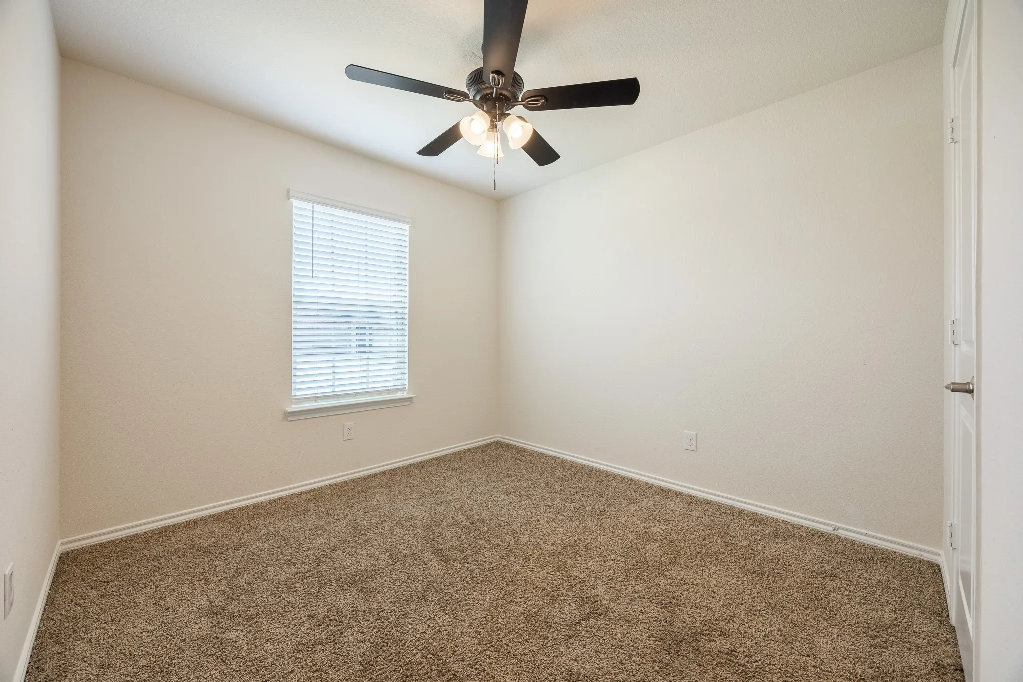 Single Family Residence For Sale in Kaufman County , 3002 Shetland Street, Forney, Texas 75126, 3 Bedroom, 2 Bathroom, 2 Garage spaces, 1,286 Sqft, built in 2020, mls#21367442, Real Estate Agent in Forney, Homes For Sale in Kaufman county, Homes For Sale in Forney, Realtor in Forney Texas, Real Estate Brokerage Independent Realty Texas, Luminita Cordes Realtor