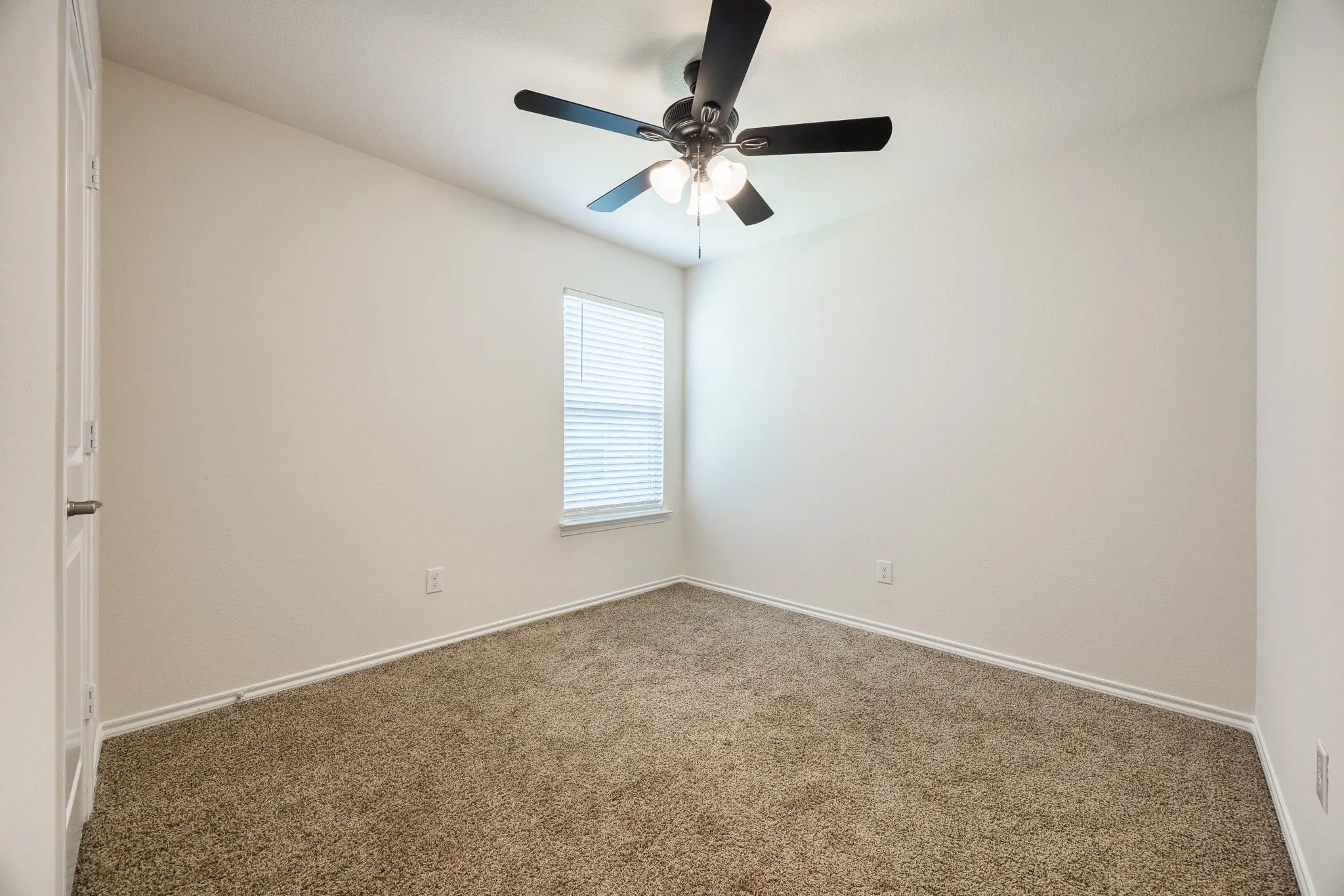 Single Family Residence For Sale in Kaufman County , 3002 Shetland Street, Forney, Texas 75126, 3 Bedroom, 2 Bathroom, 2 Garage spaces, 1,286 Sqft, built in 2020, mls#21367442, Real Estate Agent in Forney, Homes For Sale in Kaufman county, Homes For Sale in Forney, Realtor in Forney Texas, Real Estate Brokerage Independent Realty Texas, Luminita Cordes Realtor