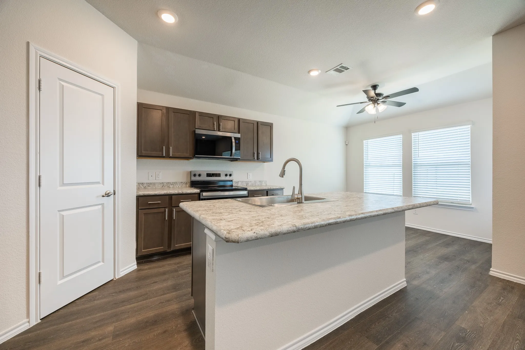 Single Family Residence For Sale in Kaufman County , 3002 Shetland Street, Forney, Texas 75126, 3 Bedroom, 2 Bathroom, 2 Garage spaces, 1,286 Sqft, built in 2020, mls#21367442, Real Estate Agent in Forney, Homes For Sale in Kaufman county, Homes For Sale in Forney, Realtor in Forney Texas, Real Estate Brokerage Independent Realty Texas, Luminita Cordes Realtor
