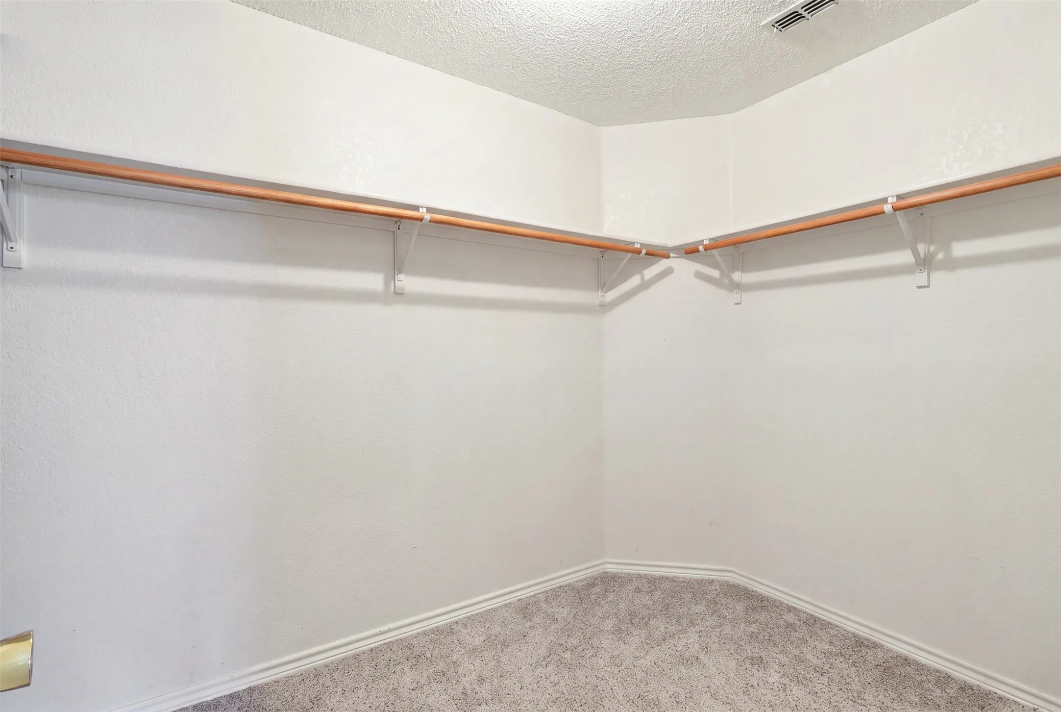 Single Family Residence For Sale in Collin County , 1005 Ann Drive, Wylie, Texas 75098, 5 Bedroom, 3 Bathroom, 2 Garage spaces, 3,443 Sqft, built in 2003, mls#21355896, Real Estate Agent in Wylie, Homes For Sale in Collin county, Homes For Sale in Wylie, Realtor in Wylie Texas, Real Estate Brokerage Independent Realty Texas, Luminita Cordes Realtor