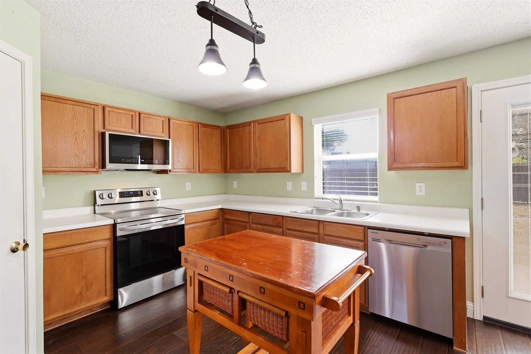Single Family Residence For Sale in Collin County , 1005 Ann Drive, Wylie, Texas 75098, 5 Bedroom, 3 Bathroom, 2 Garage spaces, 3,443 Sqft, built in 2003, mls#21355896, Real Estate Agent in Wylie, Homes For Sale in Collin county, Homes For Sale in Wylie, Realtor in Wylie Texas, Real Estate Brokerage Independent Realty Texas, Luminita Cordes Realtor