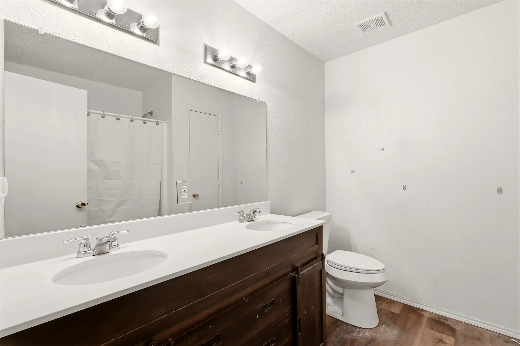 Single Family Residence For Sale in Collin County , 1005 Ann Drive, Wylie, Texas 75098, 5 Bedroom, 3 Bathroom, 2 Garage spaces, 3,443 Sqft, built in 2003, mls#21355896, Real Estate Agent in Wylie, Homes For Sale in Collin county, Homes For Sale in Wylie, Realtor in Wylie Texas, Real Estate Brokerage Independent Realty Texas, Luminita Cordes Realtor