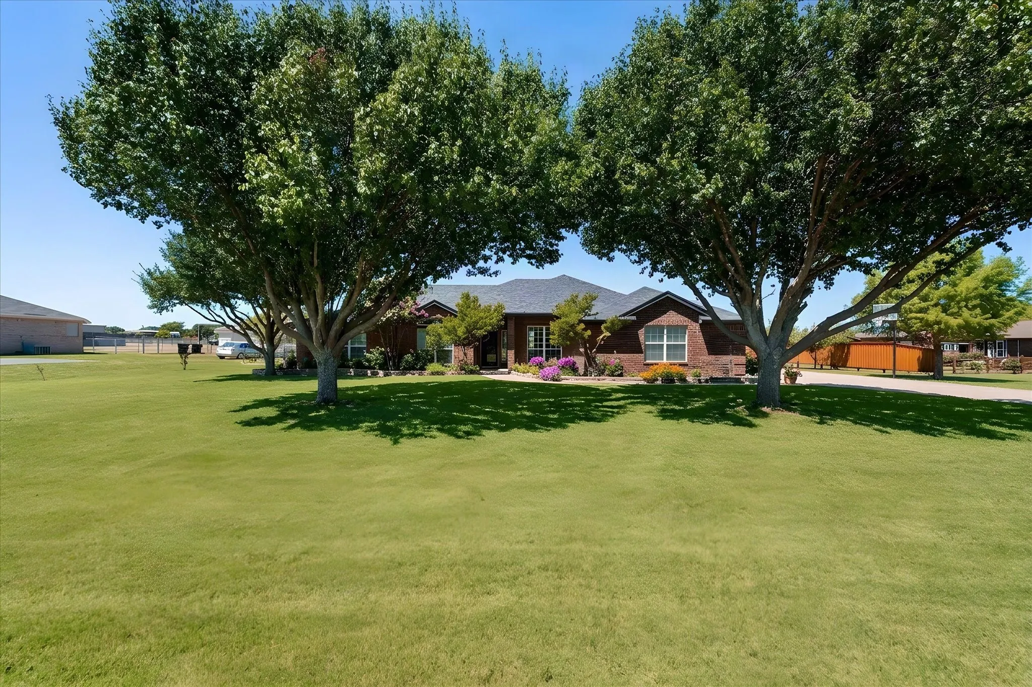 Single Family Residence For Sale in Johnson County , 11005 Flores Trail, Crowley, Texas 76036, 4 Bedroom, 4 Bathroom, 3 Garage spaces, 2,808 Sqft, built in 2004, mls#21367182, Real Estate Agent in Crowley, Homes For Sale in Johnson county, Homes For Sale in Crowley, Realtor in Crowley Texas, Real Estate Brokerage Independent Realty Texas, Luminita Cordes Realtor