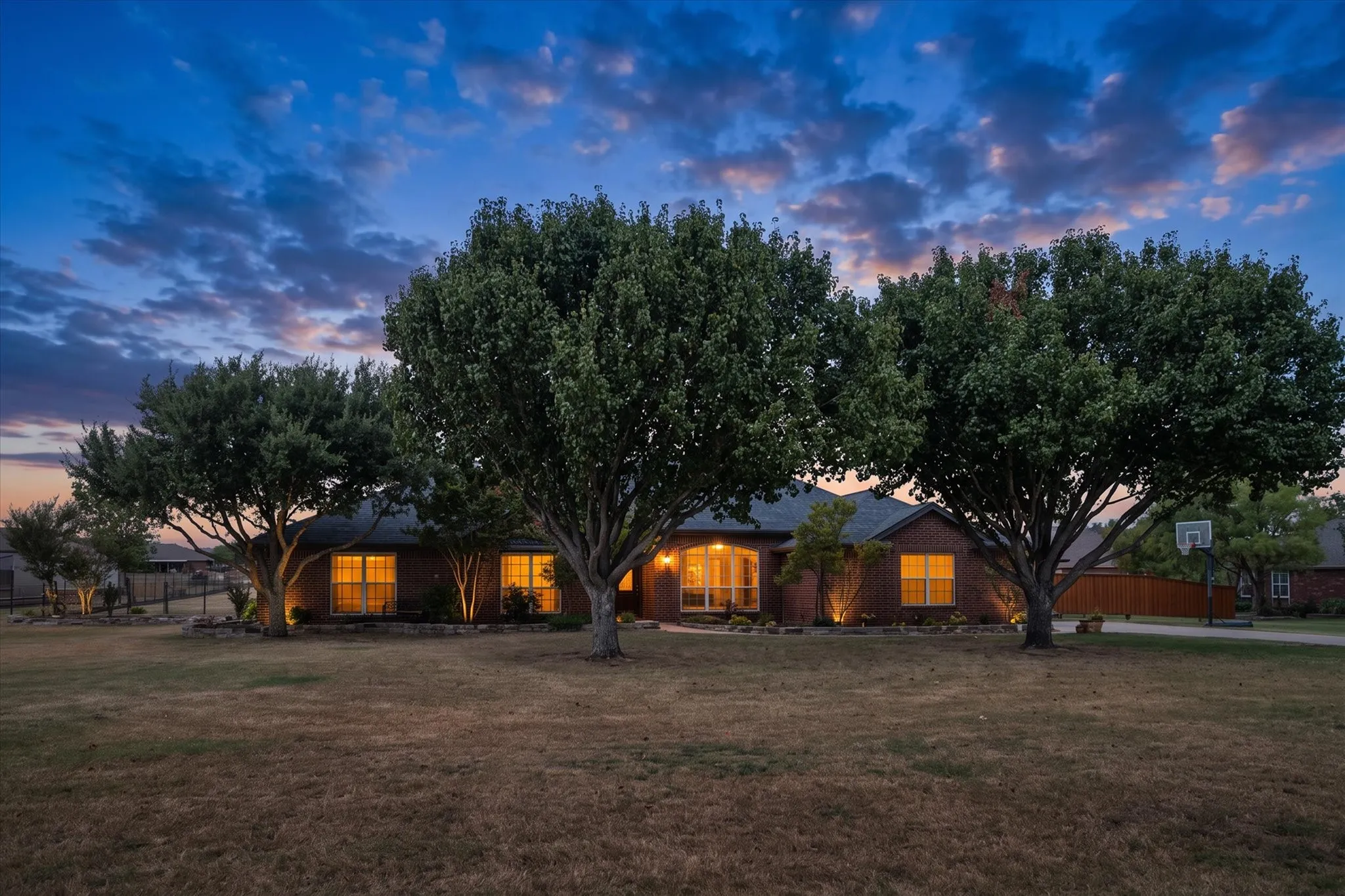 Single Family Residence For Sale in Johnson County , 11005 Flores Trail, Crowley, Texas 76036, 4 Bedroom, 4 Bathroom, 3 Garage spaces, 2,808 Sqft, built in 2004, mls#21367182, Real Estate Agent in Crowley, Homes For Sale in Johnson county, Homes For Sale in Crowley, Realtor in Crowley Texas, Real Estate Brokerage Independent Realty Texas, Luminita Cordes Realtor