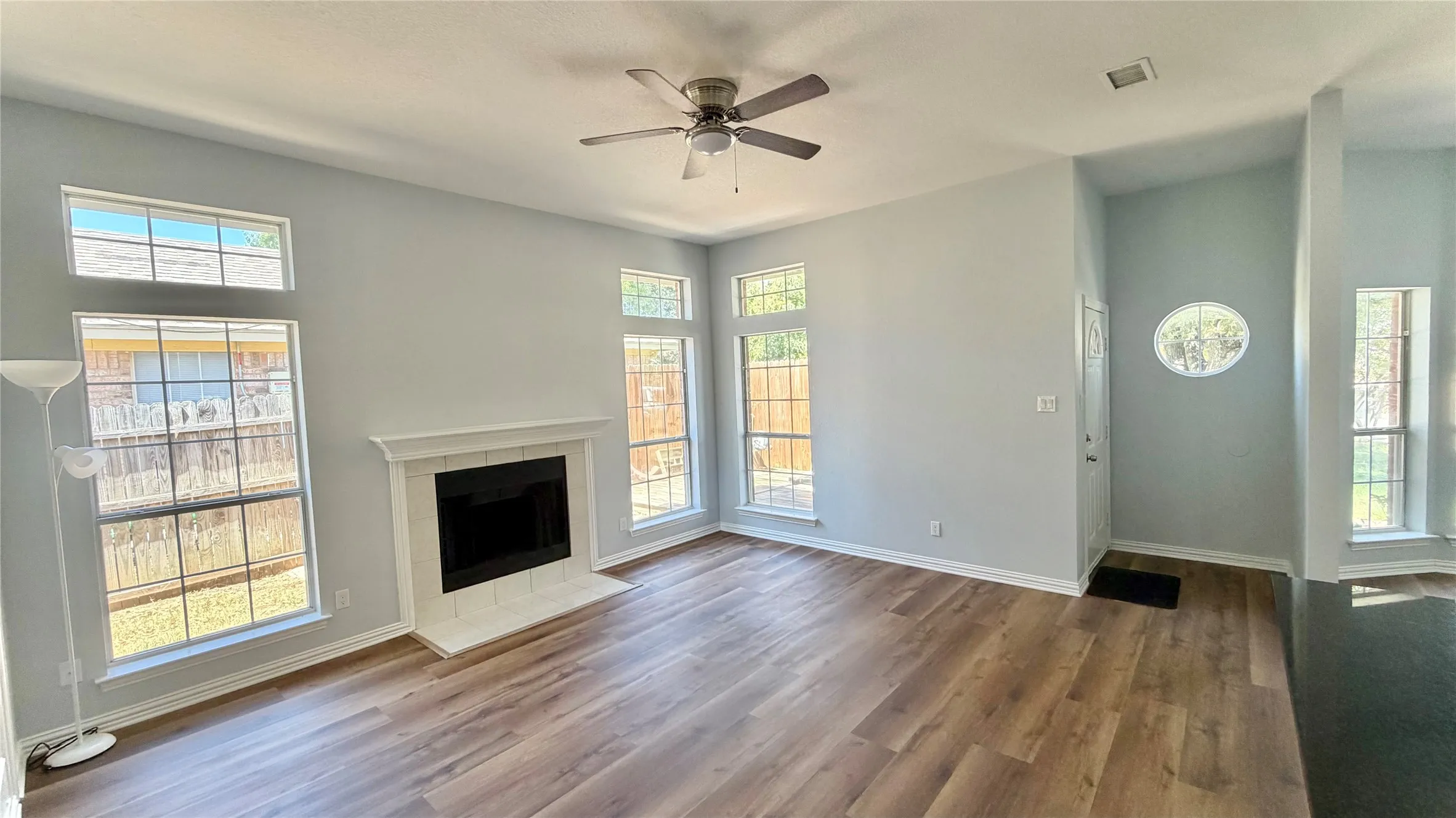 Single Family Residence For Sale in Johnson County , 405 Odell Street, Cleburne, Texas 76033, 3 Bedroom, 2 Bathroom, Garage spaces, 1,765 Sqft, built in 1997, mls#21363537, Real Estate Agent in Cleburne, Homes For Sale in Johnson county, Homes For Sale in Cleburne, Realtor in Cleburne Texas, Real Estate Brokerage Independent Realty Texas, Luminita Cordes Realtor