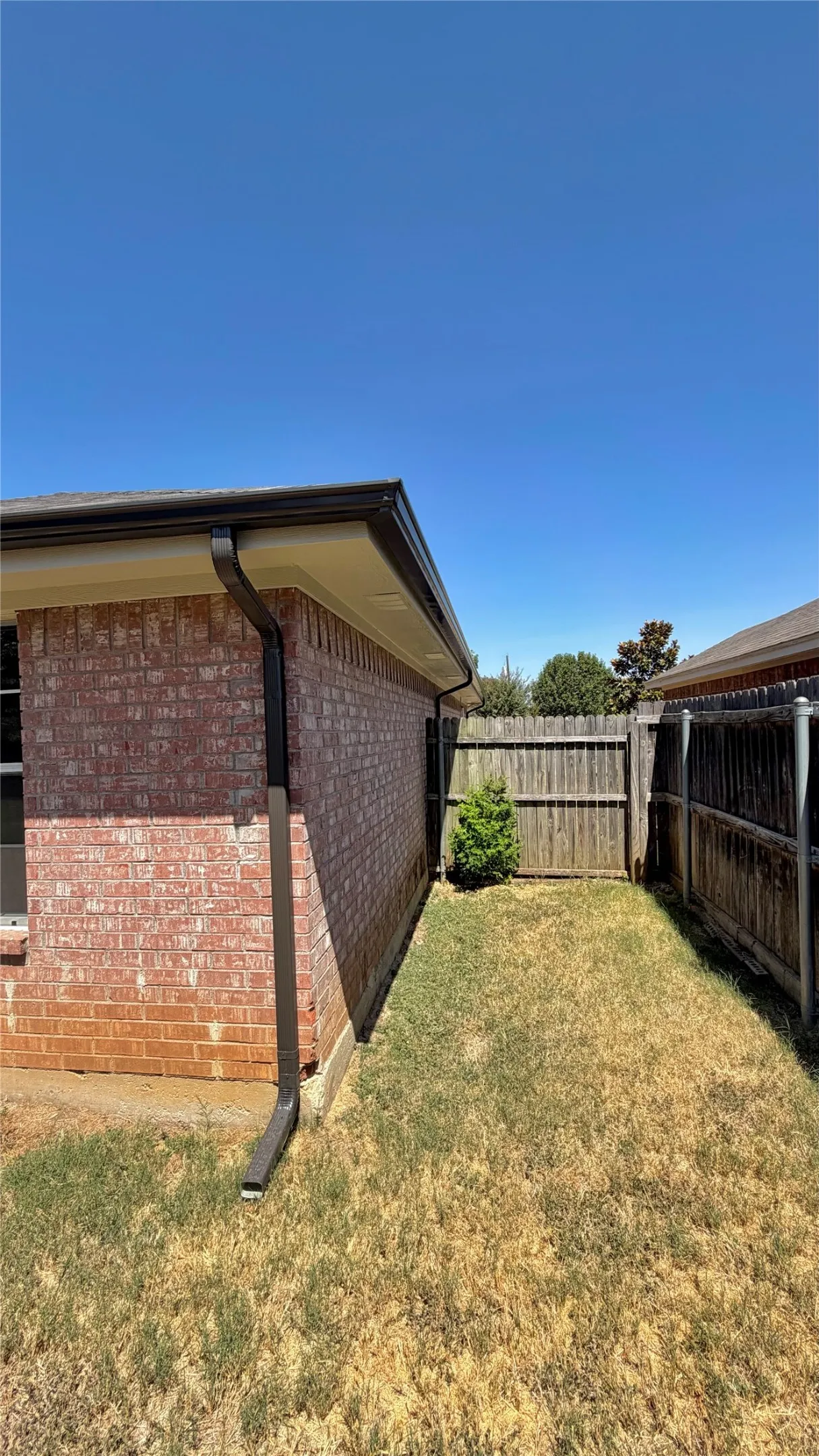 Single Family Residence For Sale in Johnson County , 405 Odell Street, Cleburne, Texas 76033, 3 Bedroom, 2 Bathroom, Garage spaces, 1,765 Sqft, built in 1997, mls#21363537, Real Estate Agent in Cleburne, Homes For Sale in Johnson county, Homes For Sale in Cleburne, Realtor in Cleburne Texas, Real Estate Brokerage Independent Realty Texas, Luminita Cordes Realtor