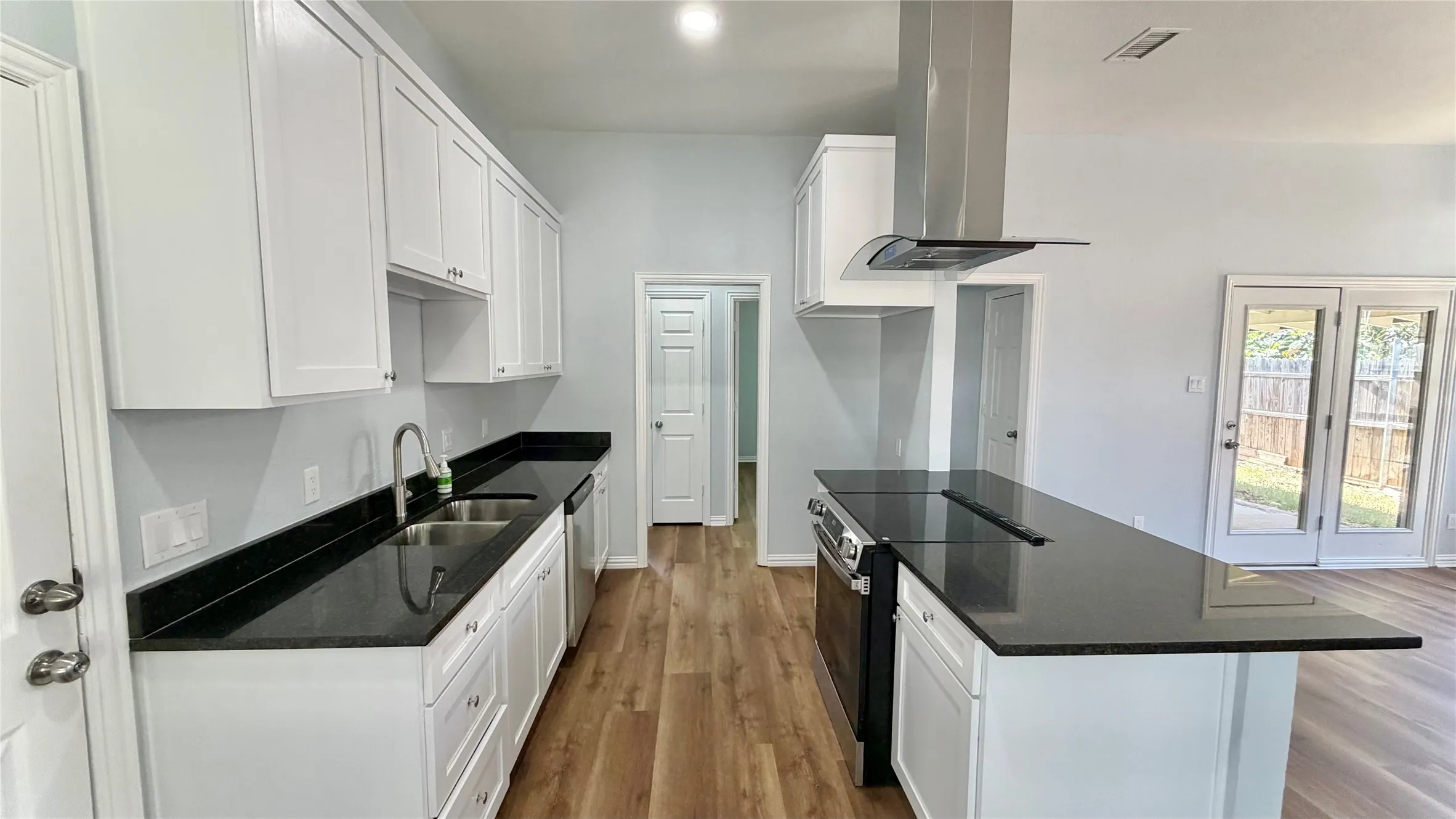 Single Family Residence For Sale in Johnson County , 405 Odell Street, Cleburne, Texas 76033, 3 Bedroom, 2 Bathroom, Garage spaces, 1,765 Sqft, built in 1997, mls#21363537, Real Estate Agent in Cleburne, Homes For Sale in Johnson county, Homes For Sale in Cleburne, Realtor in Cleburne Texas, Real Estate Brokerage Independent Realty Texas, Luminita Cordes Realtor