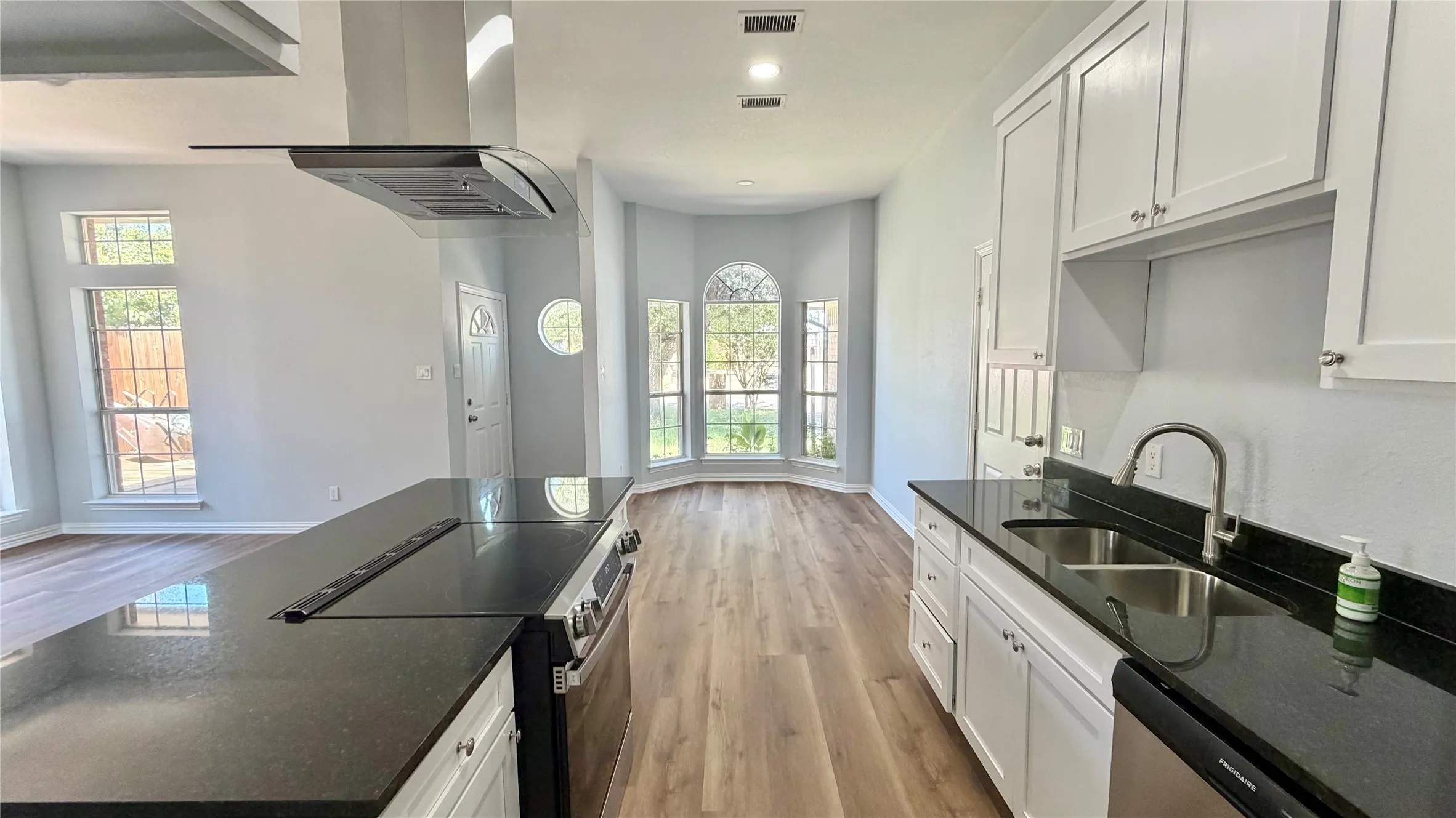 Single Family Residence For Sale in Johnson County , 405 Odell Street, Cleburne, Texas 76033, 3 Bedroom, 2 Bathroom, Garage spaces, 1,765 Sqft, built in 1997, mls#21363537, Real Estate Agent in Cleburne, Homes For Sale in Johnson county, Homes For Sale in Cleburne, Realtor in Cleburne Texas, Real Estate Brokerage Independent Realty Texas, Luminita Cordes Realtor