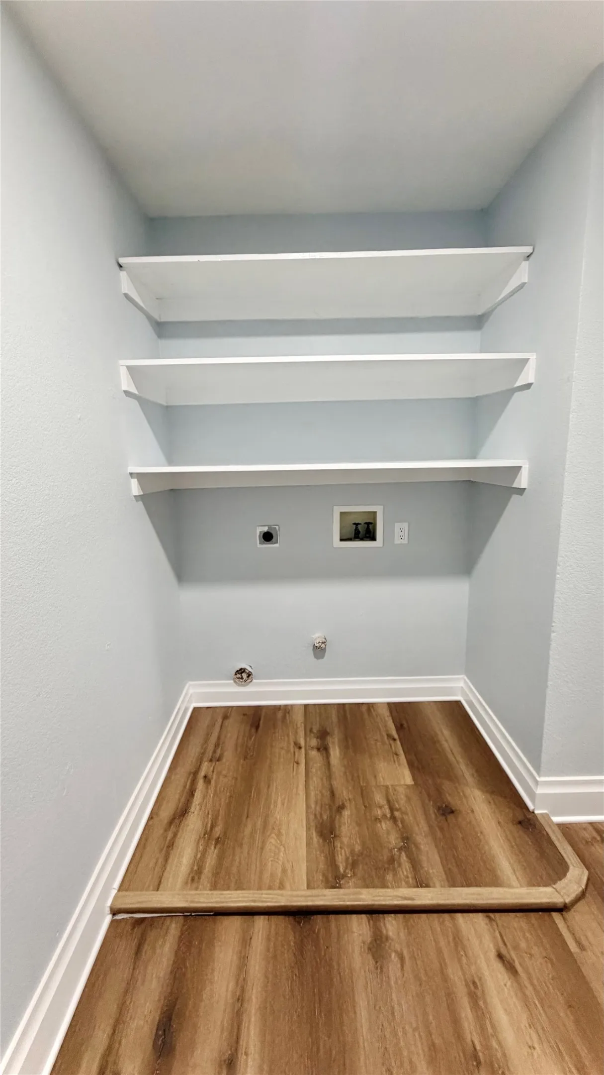 Single Family Residence For Sale in Johnson County , 405 Odell Street, Cleburne, Texas 76033, 3 Bedroom, 2 Bathroom, Garage spaces, 1,765 Sqft, built in 1997, mls#21363537, Real Estate Agent in Cleburne, Homes For Sale in Johnson county, Homes For Sale in Cleburne, Realtor in Cleburne Texas, Real Estate Brokerage Independent Realty Texas, Luminita Cordes Realtor