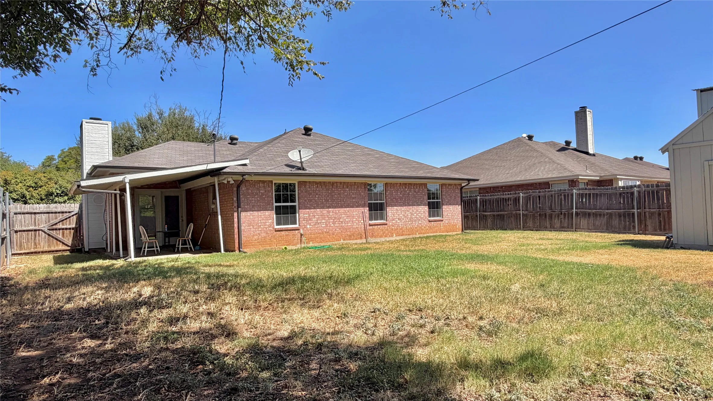 Single Family Residence For Sale in Johnson County , 405 Odell Street, Cleburne, Texas 76033, 3 Bedroom, 2 Bathroom, Garage spaces, 1,765 Sqft, built in 1997, mls#21363537, Real Estate Agent in Cleburne, Homes For Sale in Johnson county, Homes For Sale in Cleburne, Realtor in Cleburne Texas, Real Estate Brokerage Independent Realty Texas, Luminita Cordes Realtor