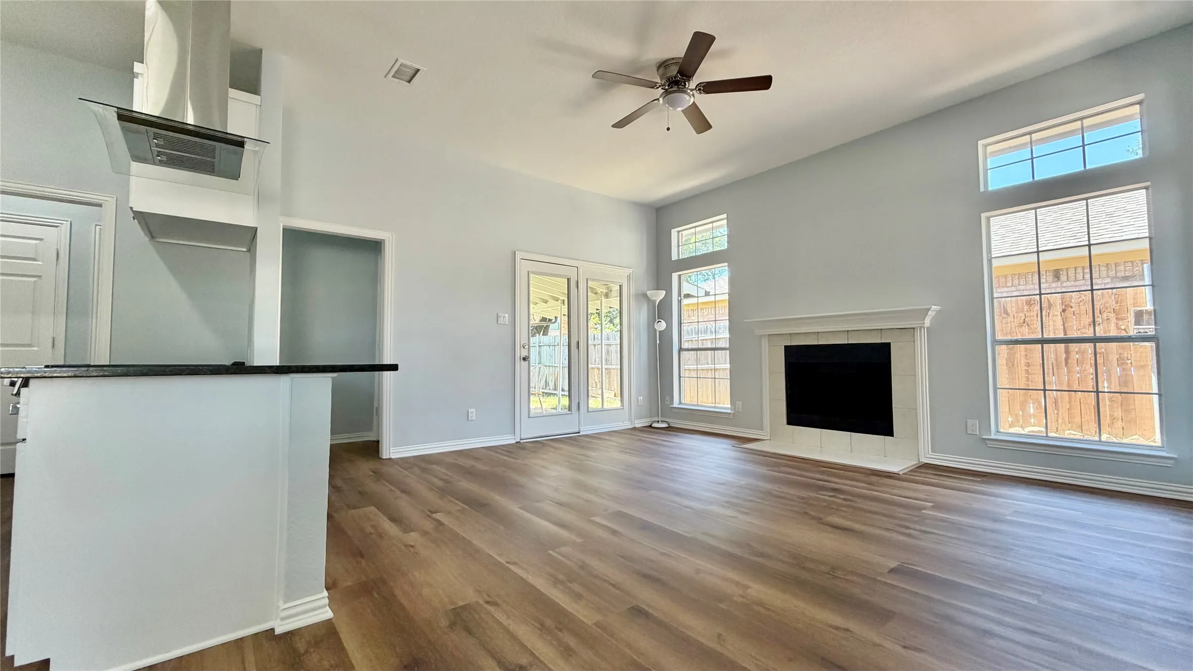 Single Family Residence For Sale in Johnson County , 405 Odell Street, Cleburne, Texas 76033, 3 Bedroom, 2 Bathroom, Garage spaces, 1,765 Sqft, built in 1997, mls#21363537, Real Estate Agent in Cleburne, Homes For Sale in Johnson county, Homes For Sale in Cleburne, Realtor in Cleburne Texas, Real Estate Brokerage Independent Realty Texas, Luminita Cordes Realtor