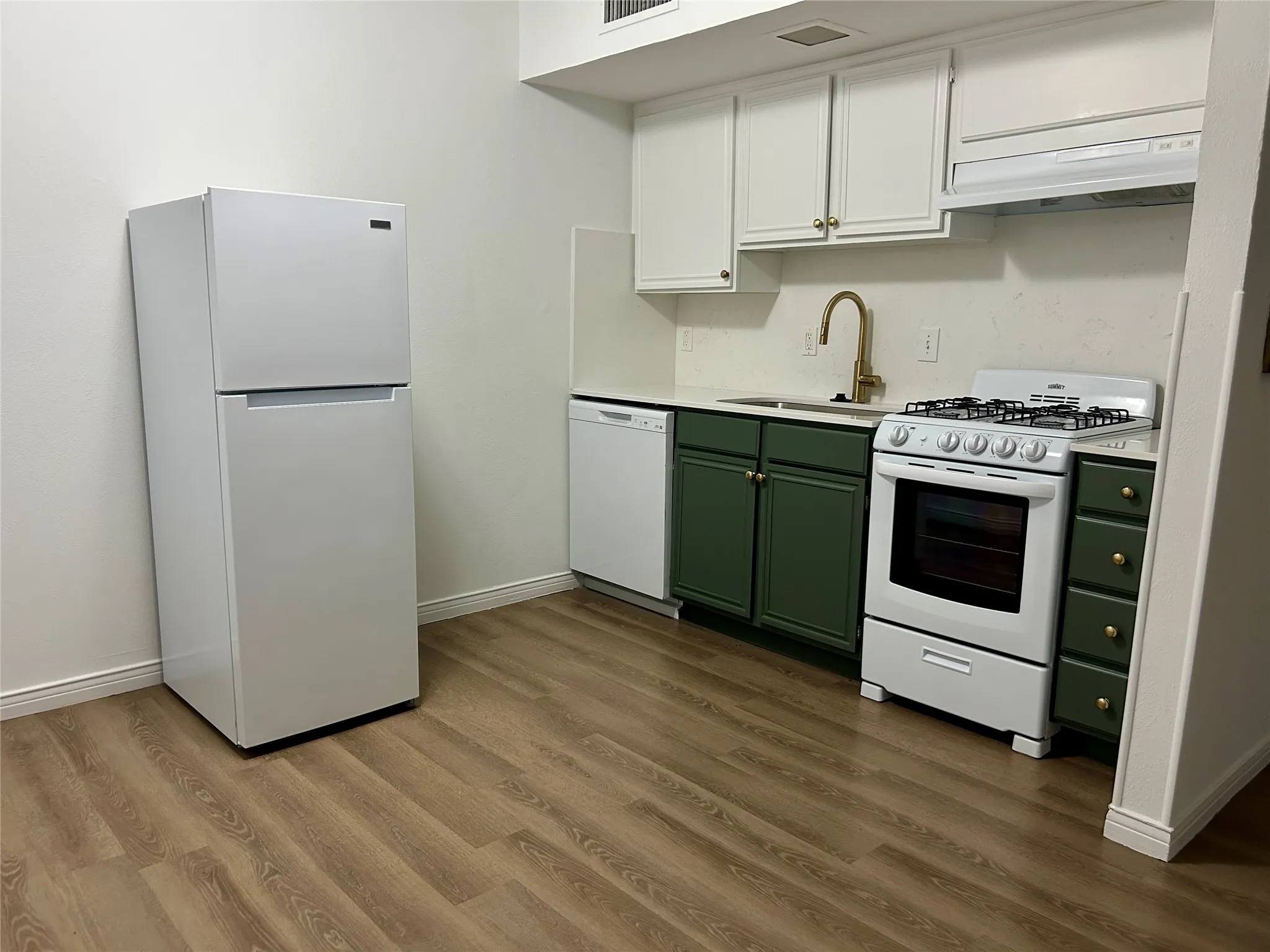Condominium For Rent in Dallas County , 15922 Stillwood Street 1074, Dallas, Texas 75248, 0, 1 Bathroom, Garage spaces, 386 Sqft, built in 1968, Price $1,000, mls#21367453, Real Estate Agent in Dallas, Homes For Rent in Dallas county, Homes For Rent in Dallas, Realtor in Dallas Texas, Real Estate Brokerage Independent Realty Texas, Luminita Cordes Realtor