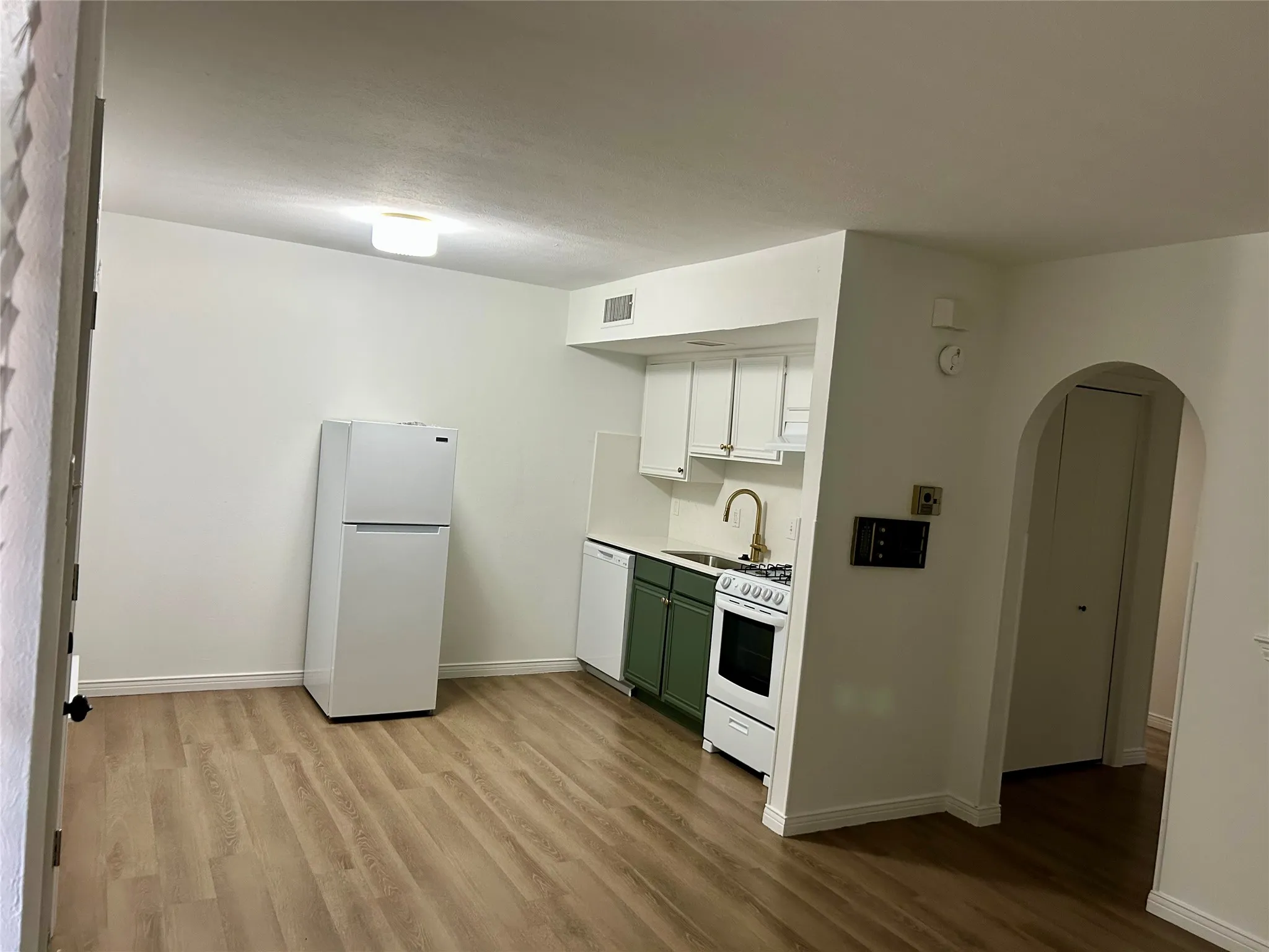 Condominium For Rent in Dallas County , 15922 Stillwood Street 1074, Dallas, Texas 75248, 0, 1 Bathroom, Garage spaces, 386 Sqft, built in 1968, Price $1,000, mls#21367453, Real Estate Agent in Dallas, Homes For Rent in Dallas county, Homes For Rent in Dallas, Realtor in Dallas Texas, Real Estate Brokerage Independent Realty Texas, Luminita Cordes Realtor