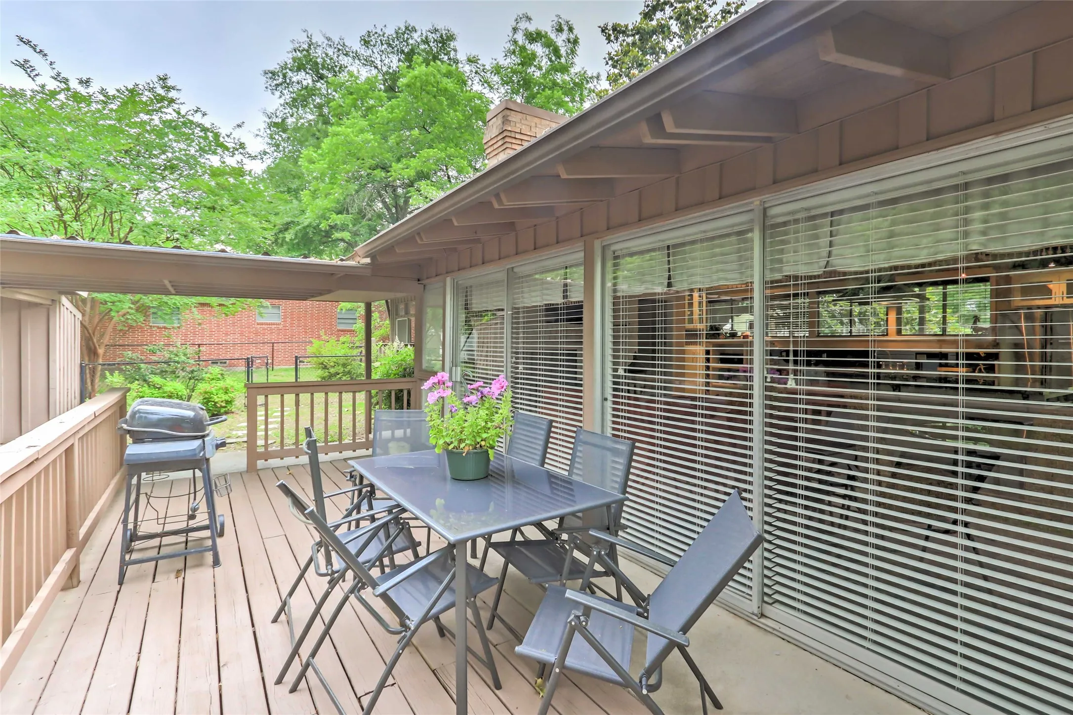 Single Family Residence For Sale in Wood County , 306 E PINE, Winnsboro, Texas 75494, 3 Bedroom, 2 Bathroom, Garage spaces, 1,519 Sqft, built in 1961, mls#21367444, Real Estate Agent in Winnsboro, Homes For Sale in Wood county, Homes For Sale in Winnsboro, Realtor in Winnsboro Texas, Real Estate Brokerage Independent Realty Texas, Luminita Cordes Realtor