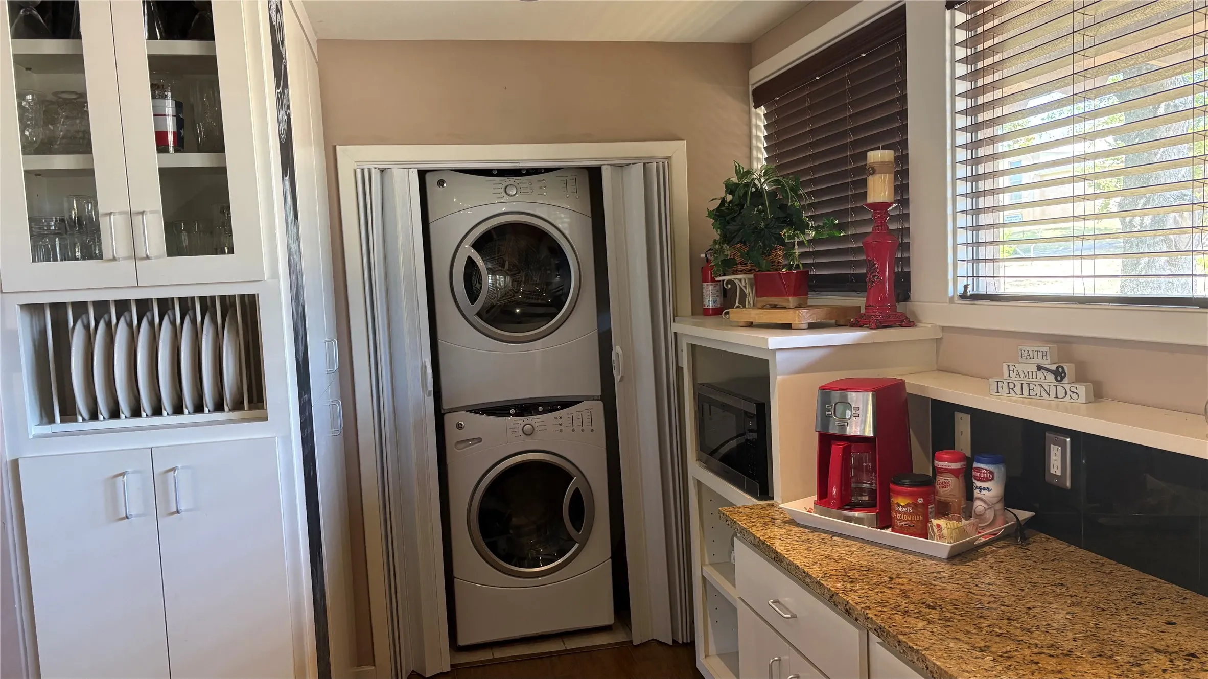 Single Family Residence For Sale in Wood County , 306 E PINE, Winnsboro, Texas 75494, 3 Bedroom, 2 Bathroom, Garage spaces, 1,519 Sqft, built in 1961, mls#21367444, Real Estate Agent in Winnsboro, Homes For Sale in Wood county, Homes For Sale in Winnsboro, Realtor in Winnsboro Texas, Real Estate Brokerage Independent Realty Texas, Luminita Cordes Realtor