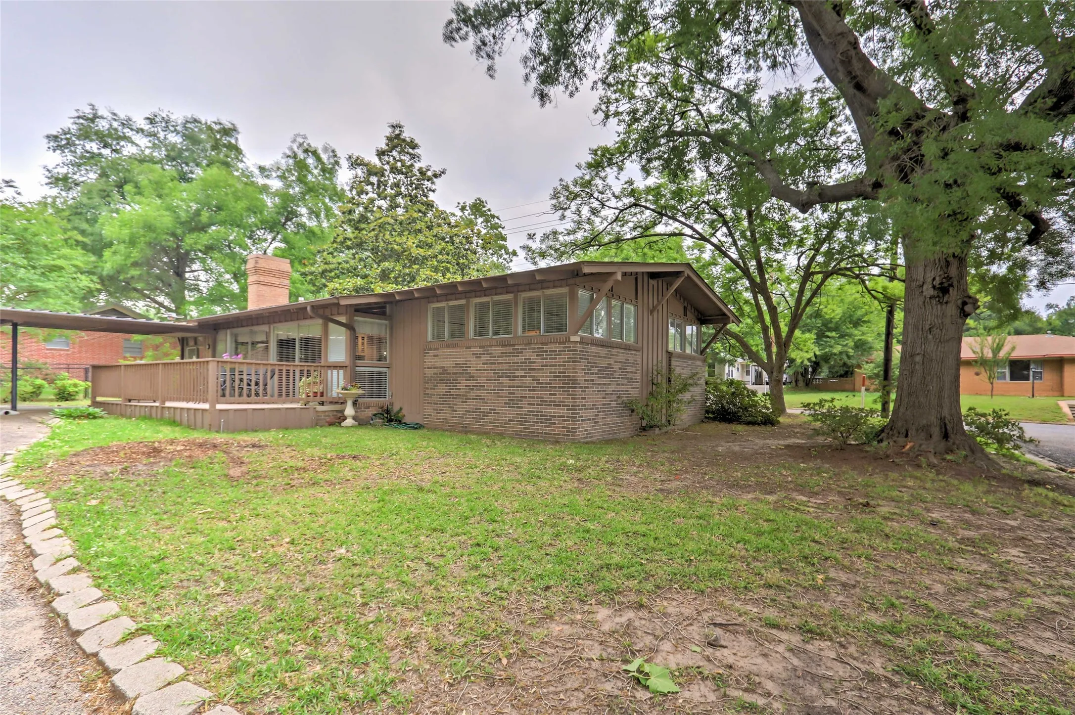 Single Family Residence For Sale in Wood County , 306 E PINE, Winnsboro, Texas 75494, 3 Bedroom, 2 Bathroom, Garage spaces, 1,519 Sqft, built in 1961, mls#21367444, Real Estate Agent in Winnsboro, Homes For Sale in Wood county, Homes For Sale in Winnsboro, Realtor in Winnsboro Texas, Real Estate Brokerage Independent Realty Texas, Luminita Cordes Realtor