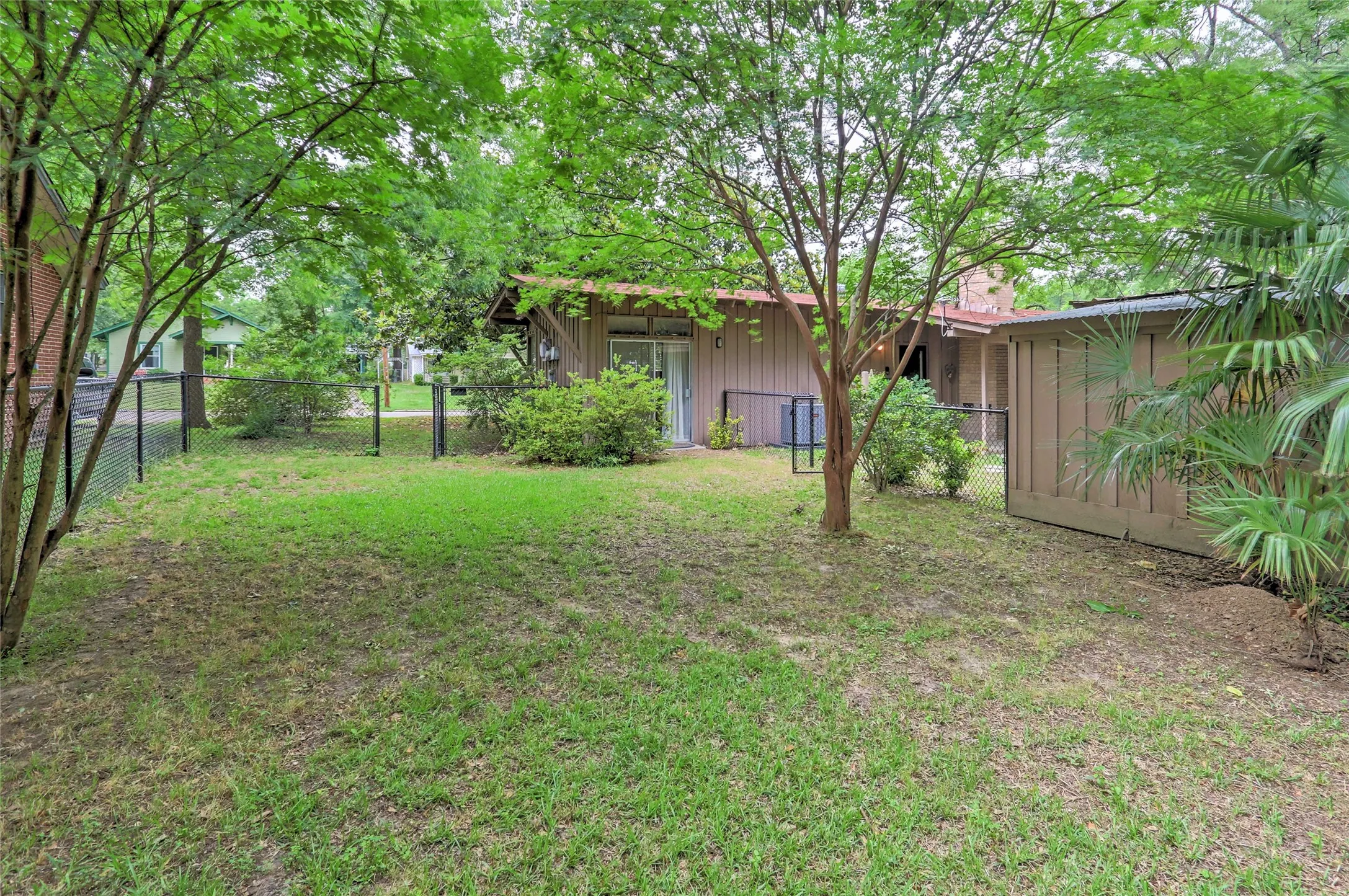 Single Family Residence For Sale in Wood County , 306 E PINE, Winnsboro, Texas 75494, 3 Bedroom, 2 Bathroom, Garage spaces, 1,519 Sqft, built in 1961, mls#21367444, Real Estate Agent in Winnsboro, Homes For Sale in Wood county, Homes For Sale in Winnsboro, Realtor in Winnsboro Texas, Real Estate Brokerage Independent Realty Texas, Luminita Cordes Realtor